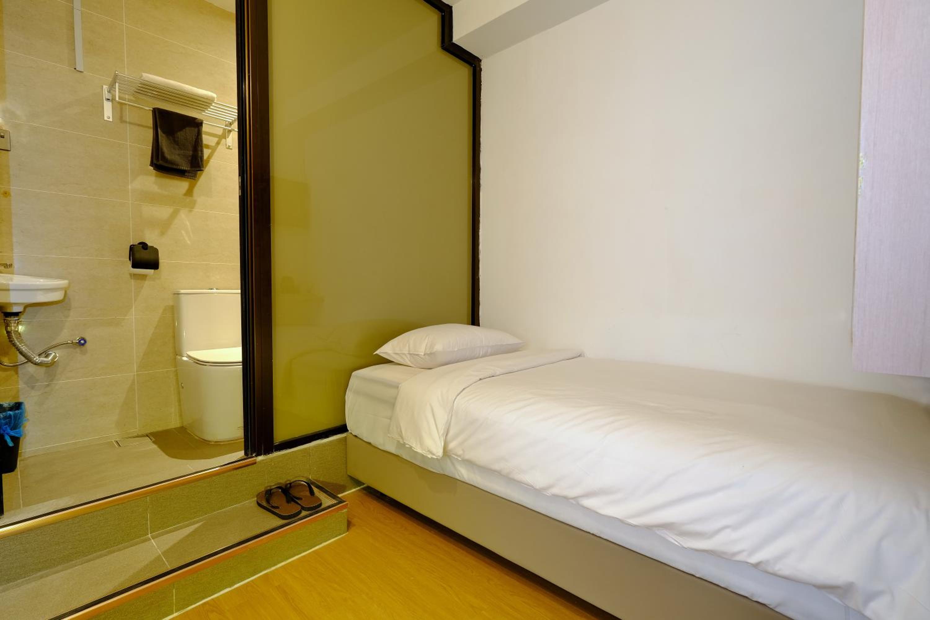 Premium Economy Room