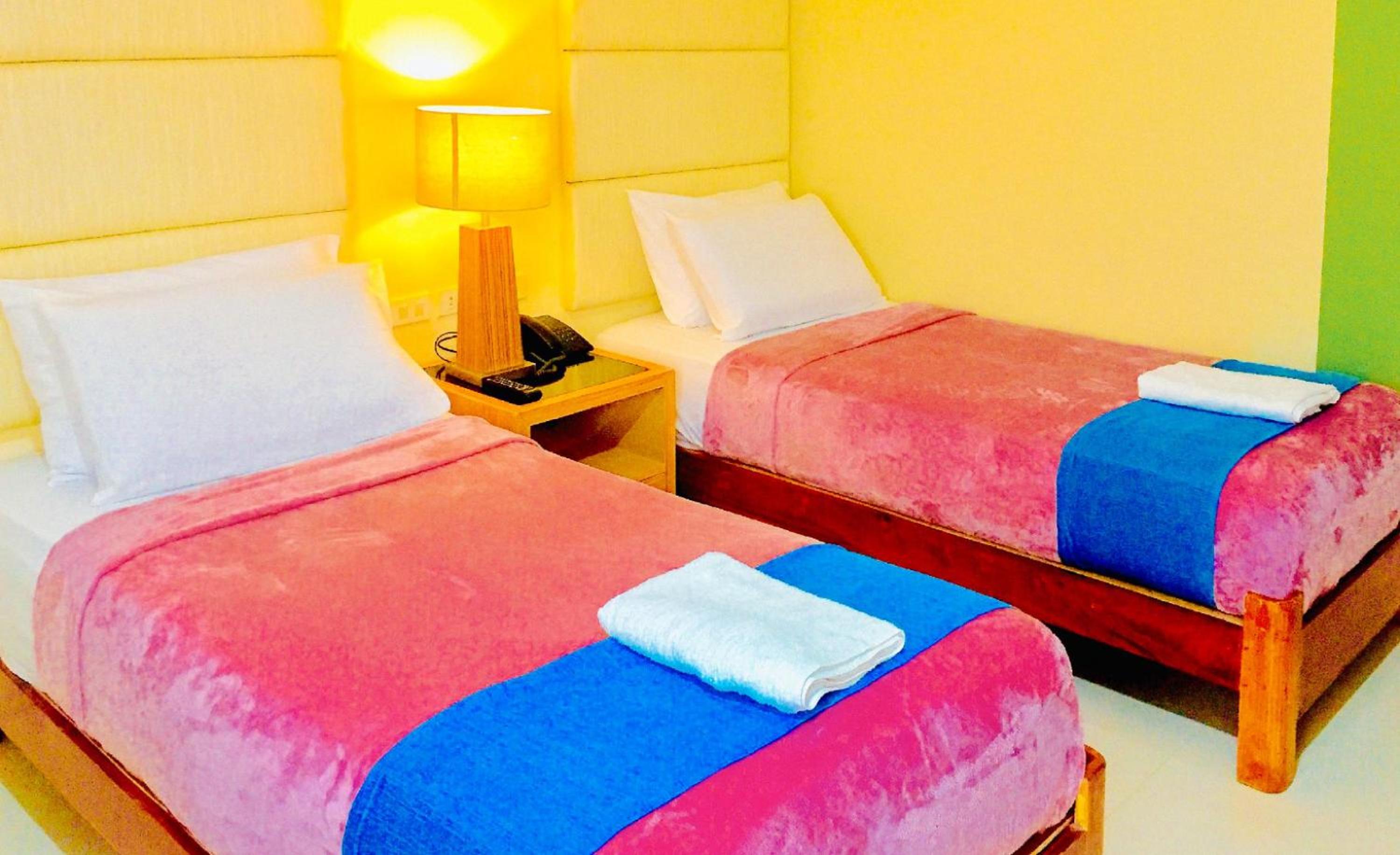 Standard Twin Room - Photo 4