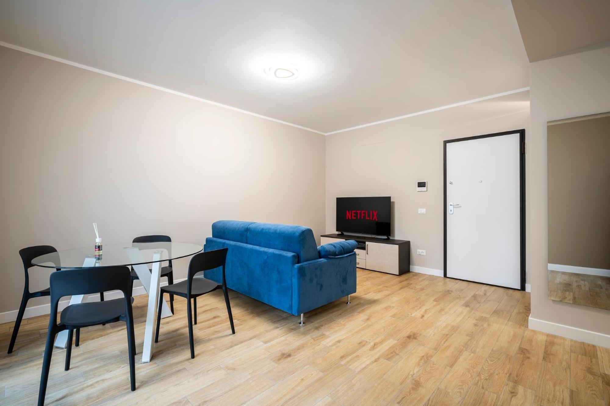 One-Bedroom Apartment photo 1
