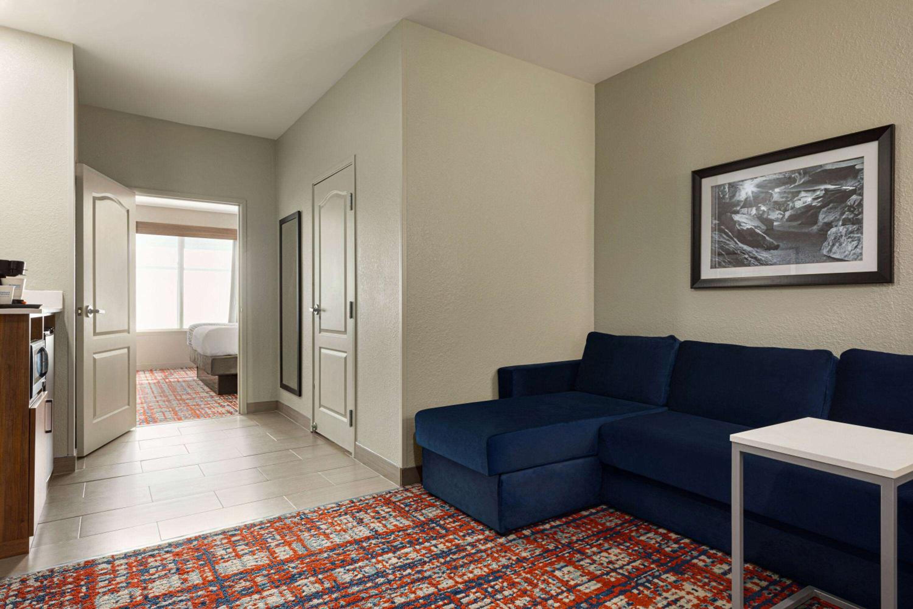 One-Bedroom King Suite - Non-Smoking - Photo 3