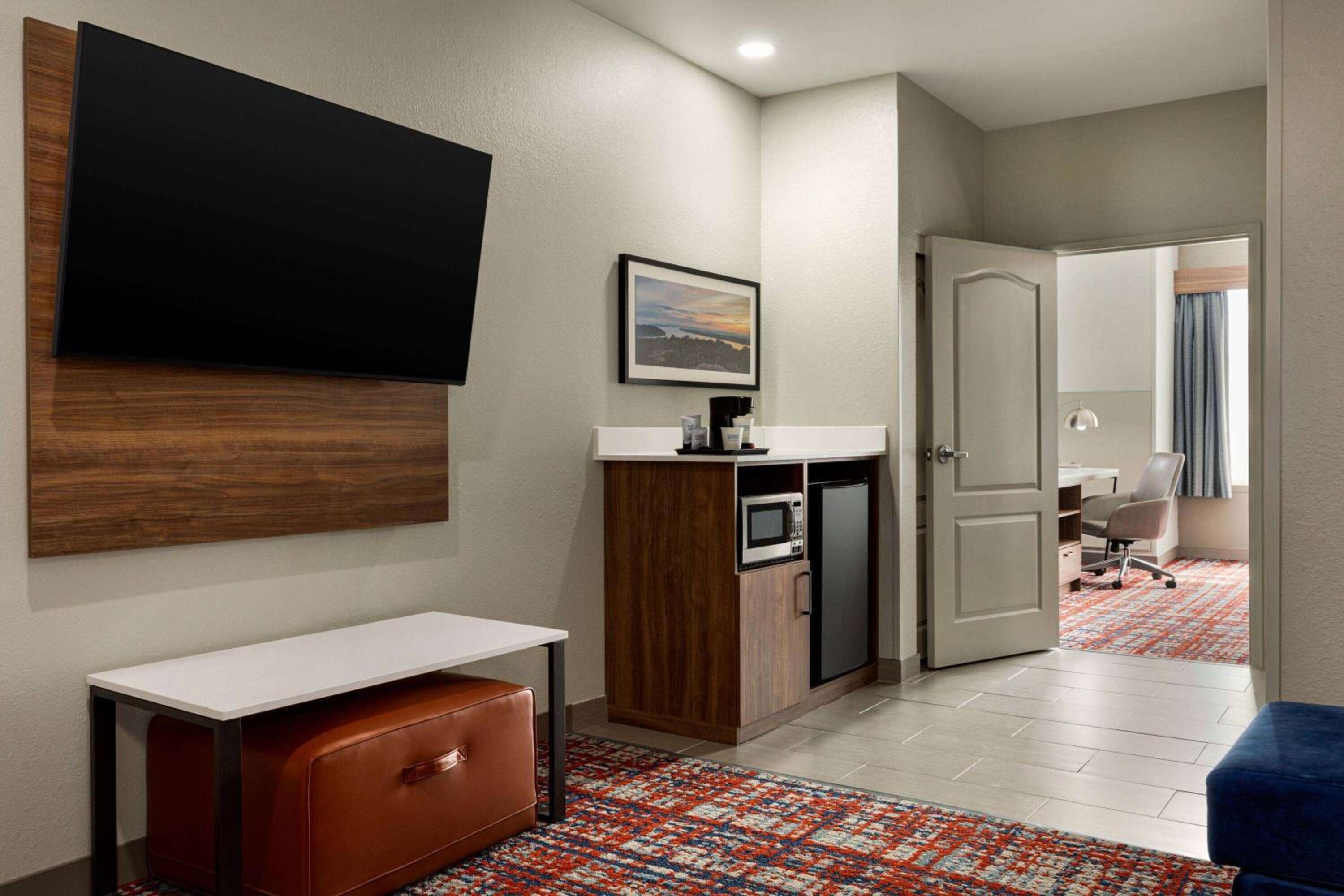 One-Bedroom King Suite - Non-Smoking - Photo 2