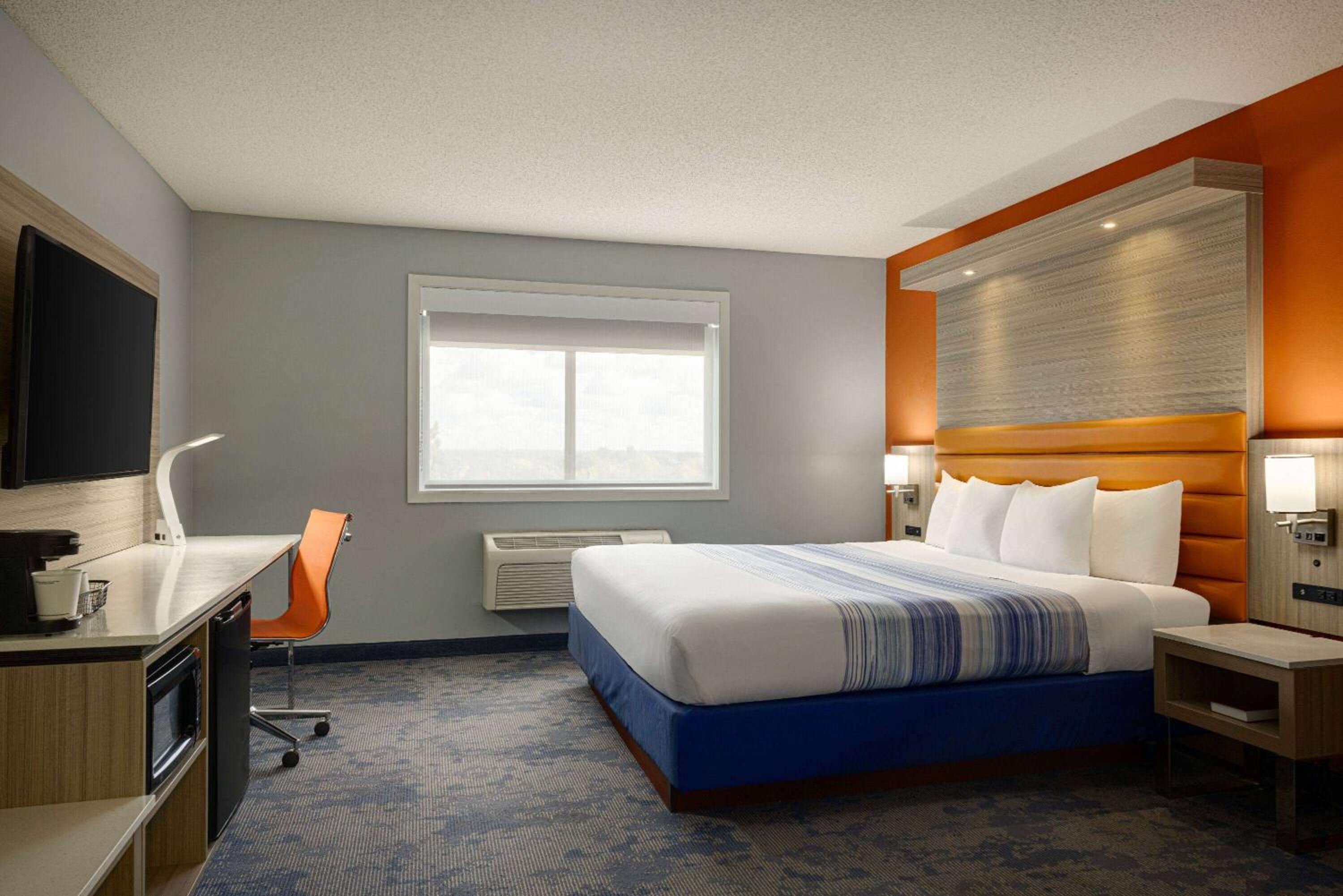 King Room - Non-Smoking - Photo 1