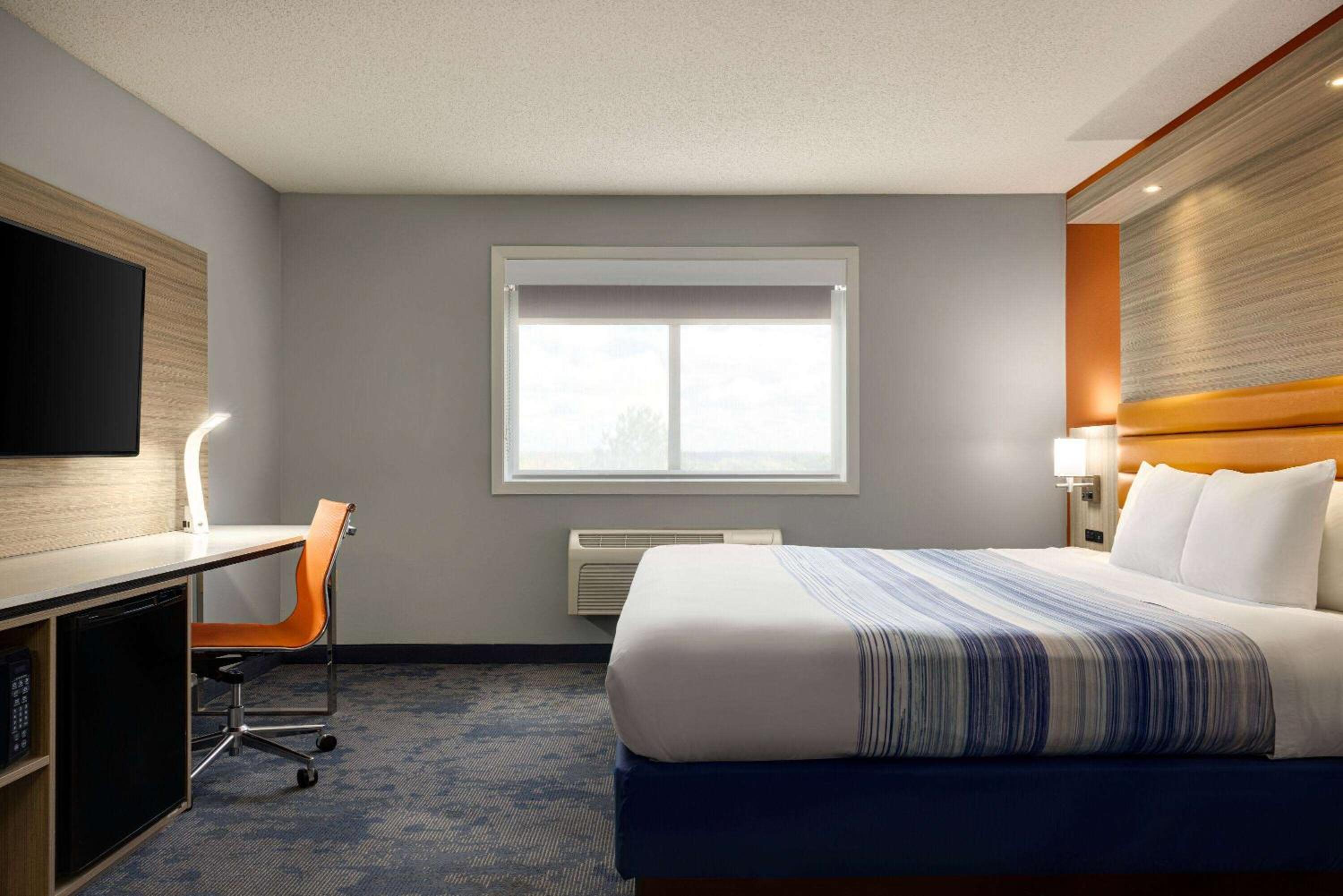 King Room - Non-Smoking - Photo 2