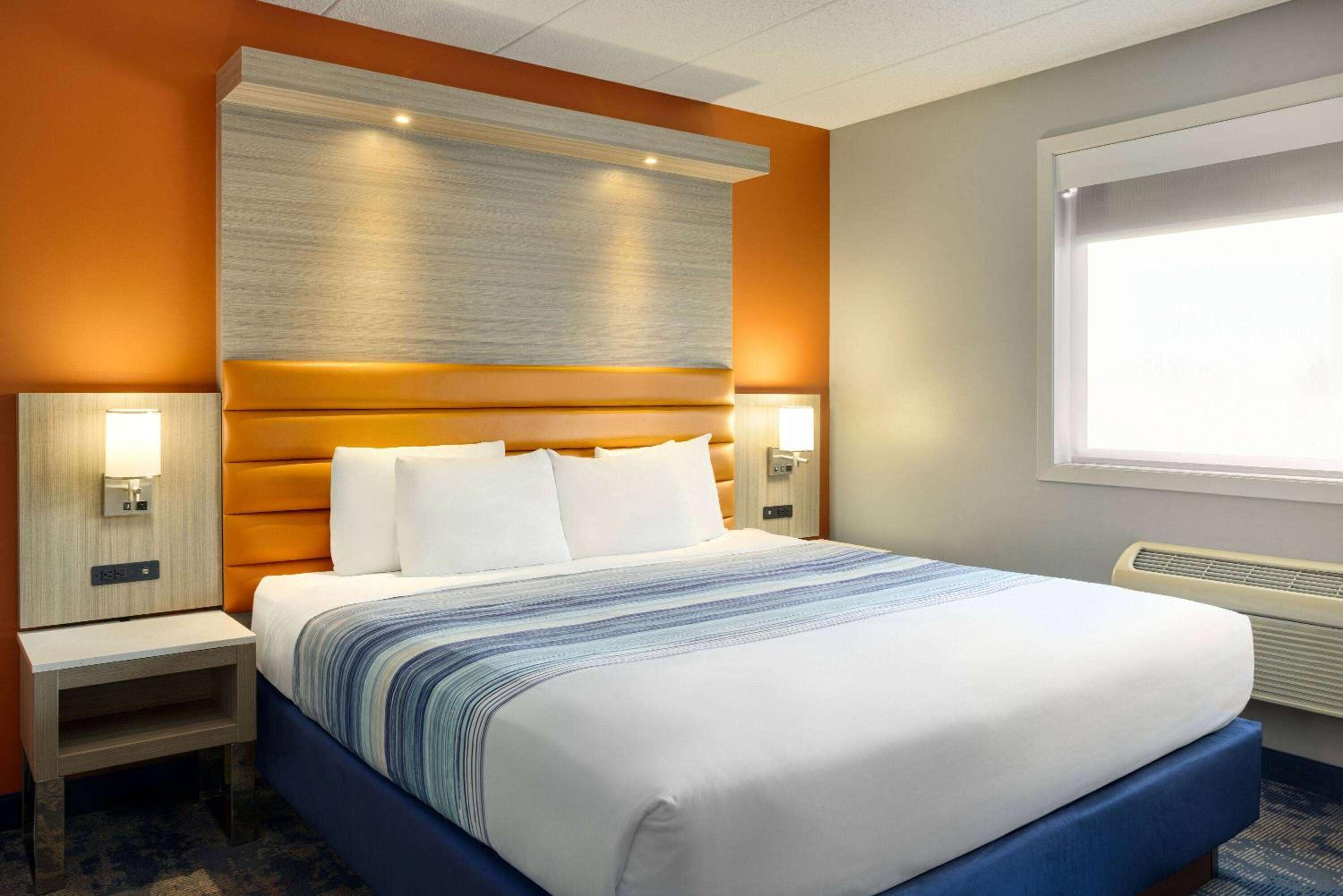 Superior King Suite - Non-Smoking photo 1