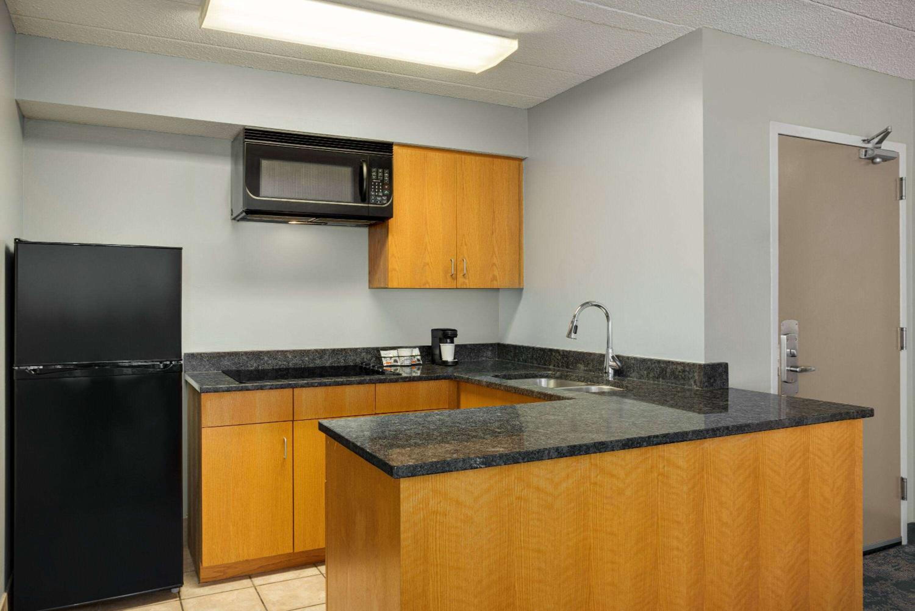 Superior King Suite - Non-Smoking photo 2