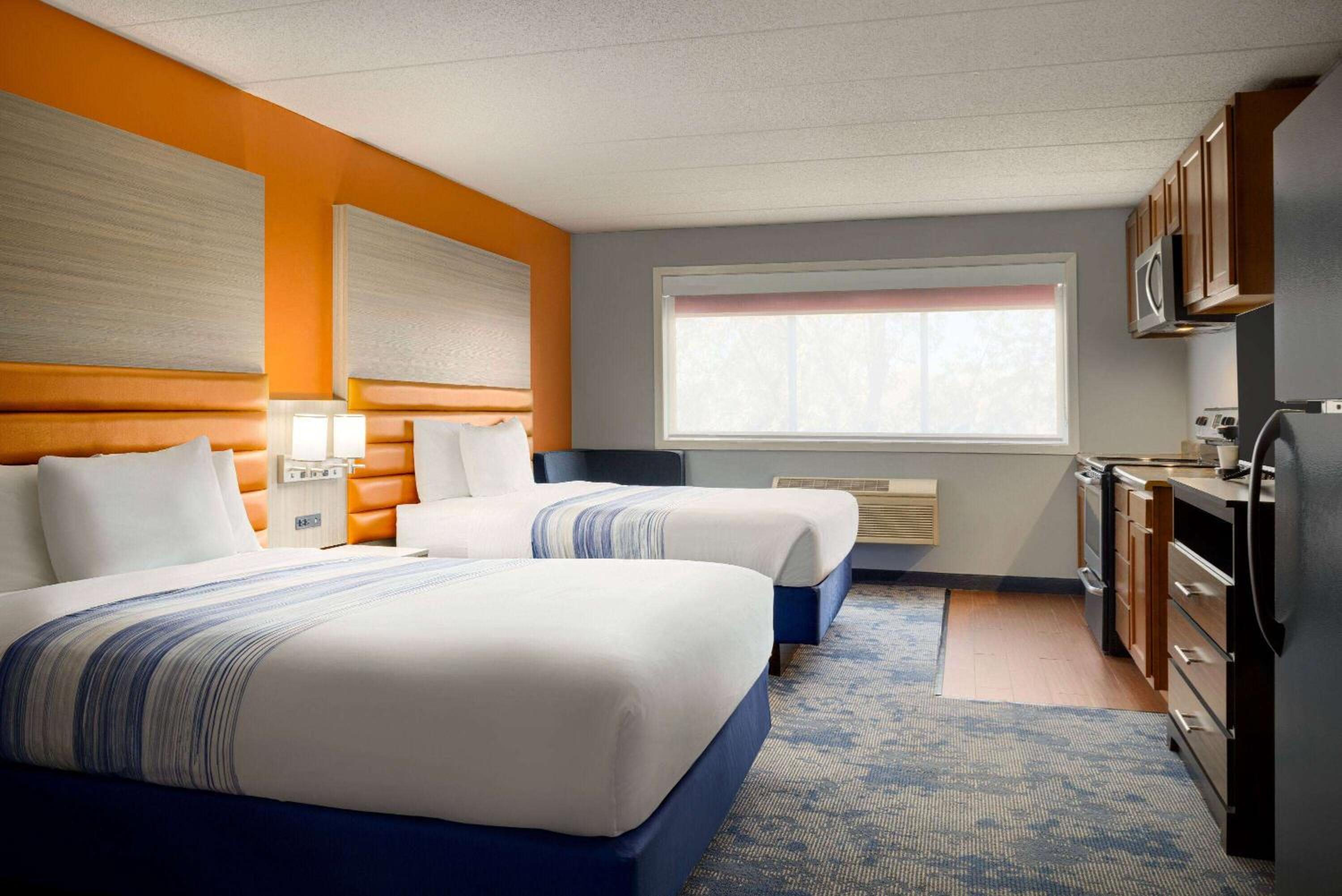 Studio Suite with Two Queen Beds - Non-Smoking - Photo 2