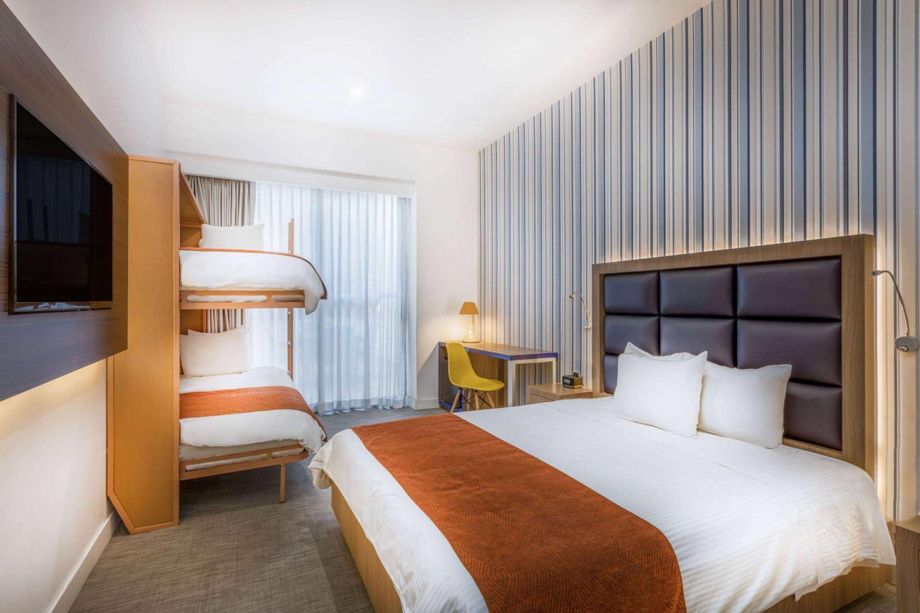 1 Queen Bed and 2 Twin Beds, Family Room, Non-Smoking photo 1