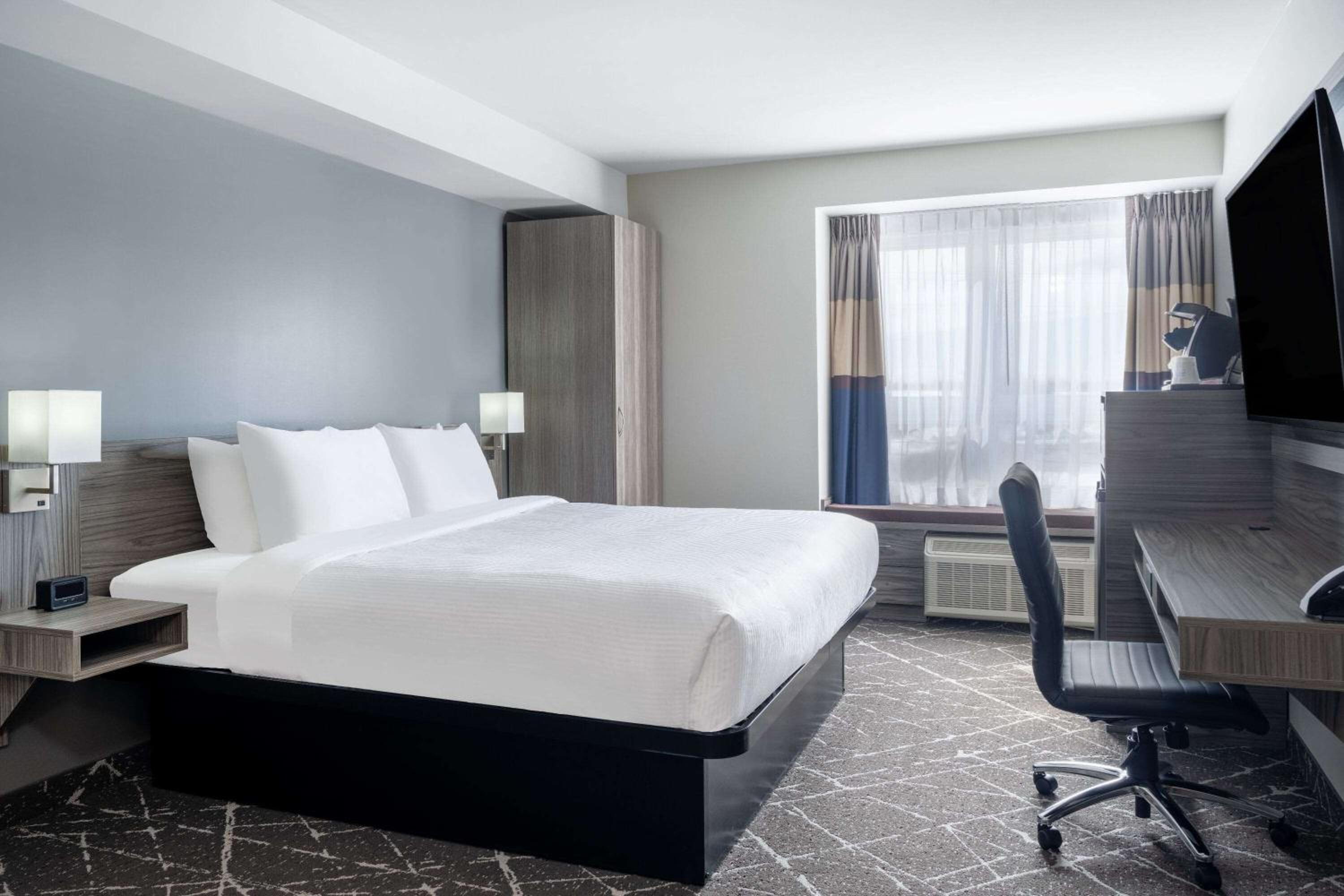 King Room - Non-Smoking - Photo 1