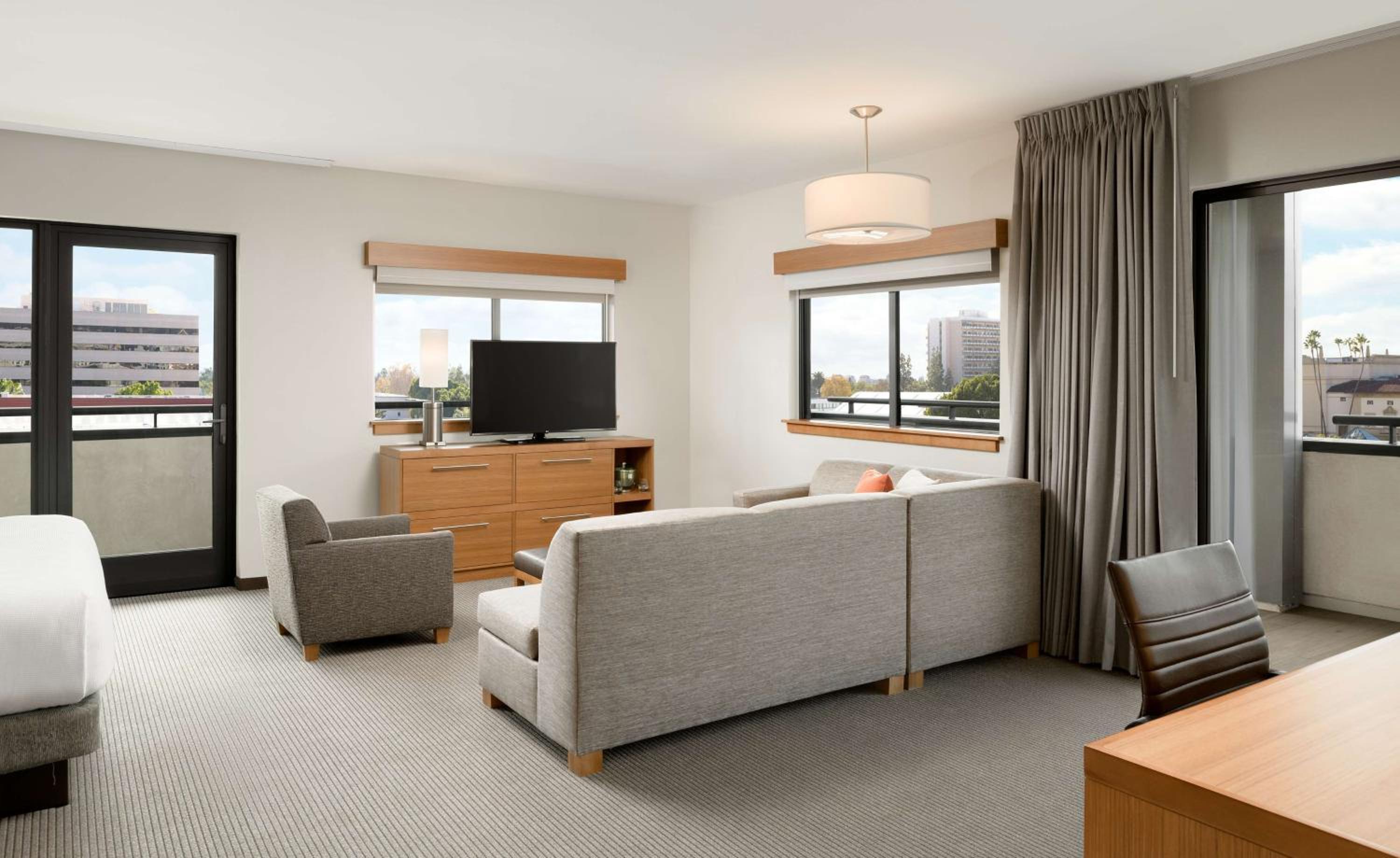 Specialty King Room with Sofa Bed photo 3