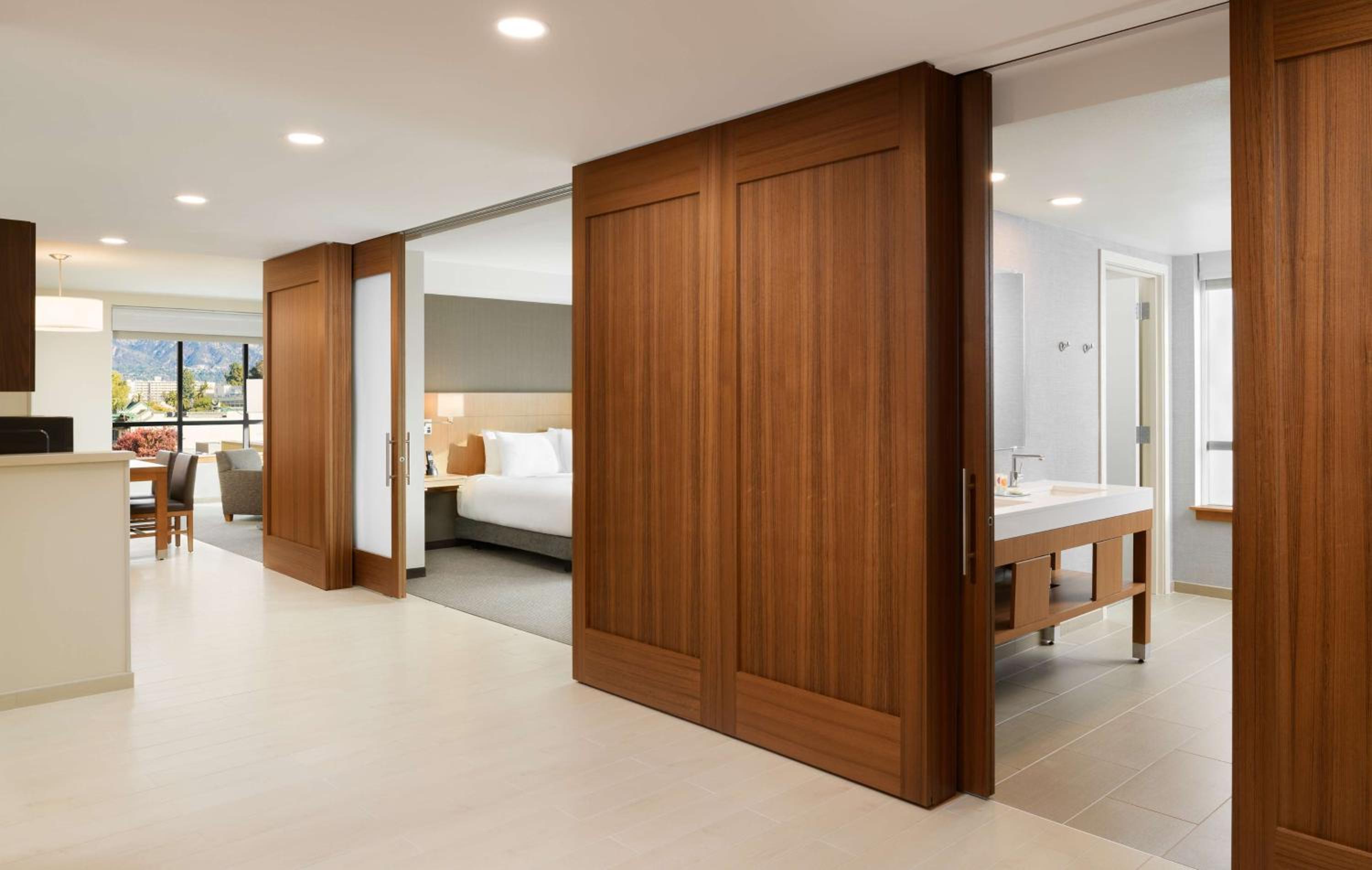 One-Bedroom King Suite with Sofa Bed photo 2