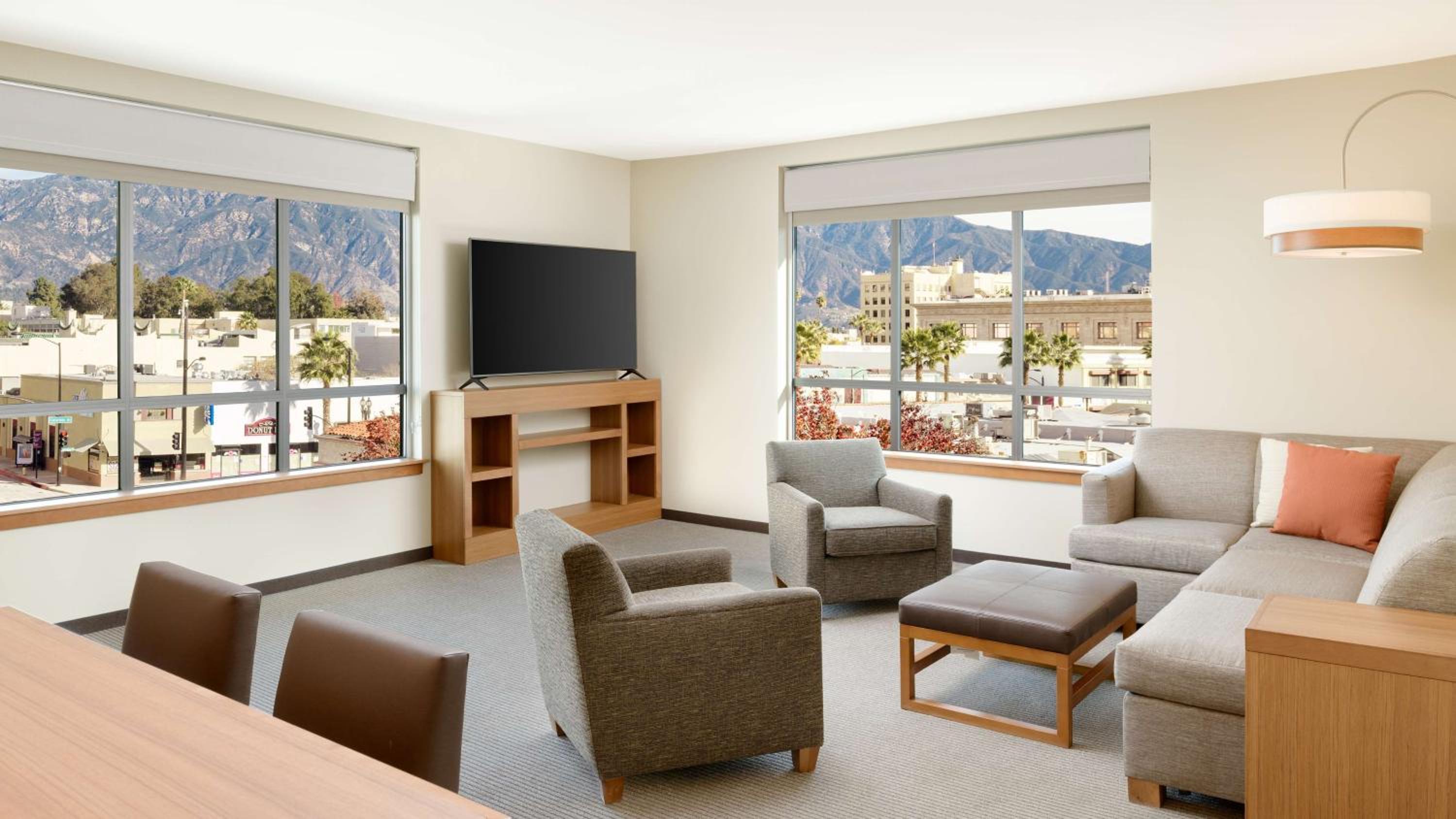 One-Bedroom King Suite with Sofa Bed photo 3