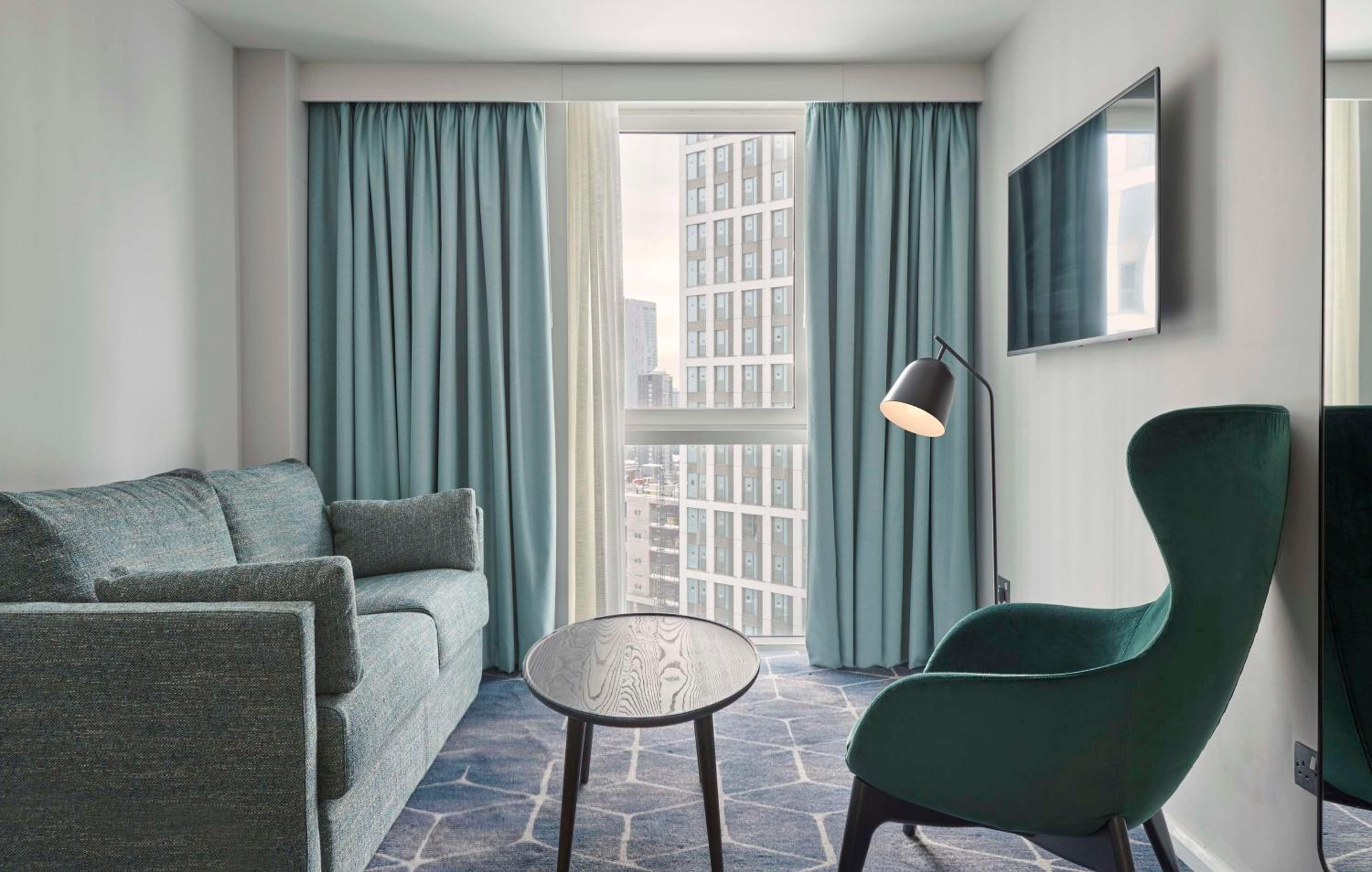 King Suite with Cherry Park View photo 3