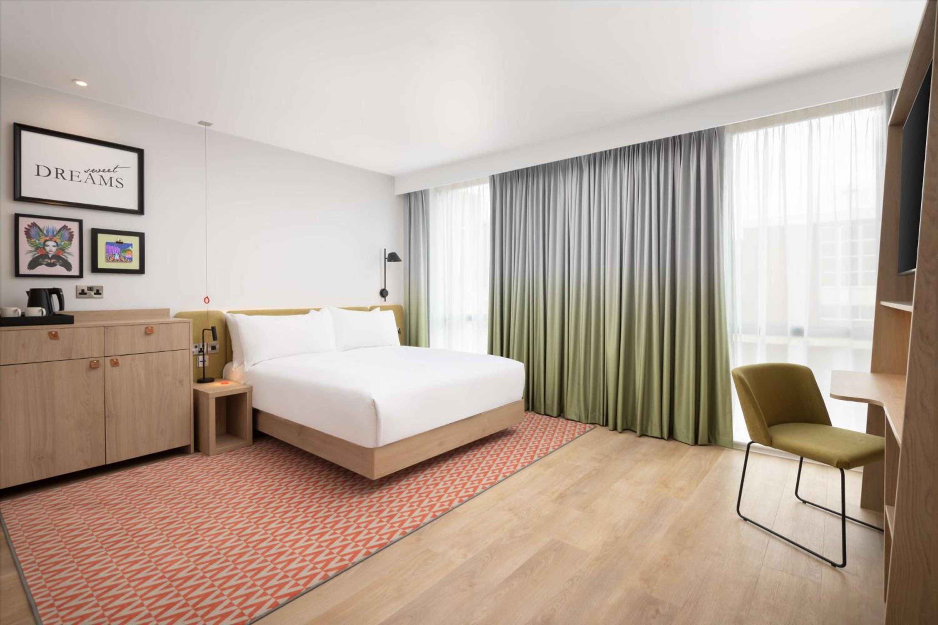 King Room - Mobility Accessible  - Photo 7