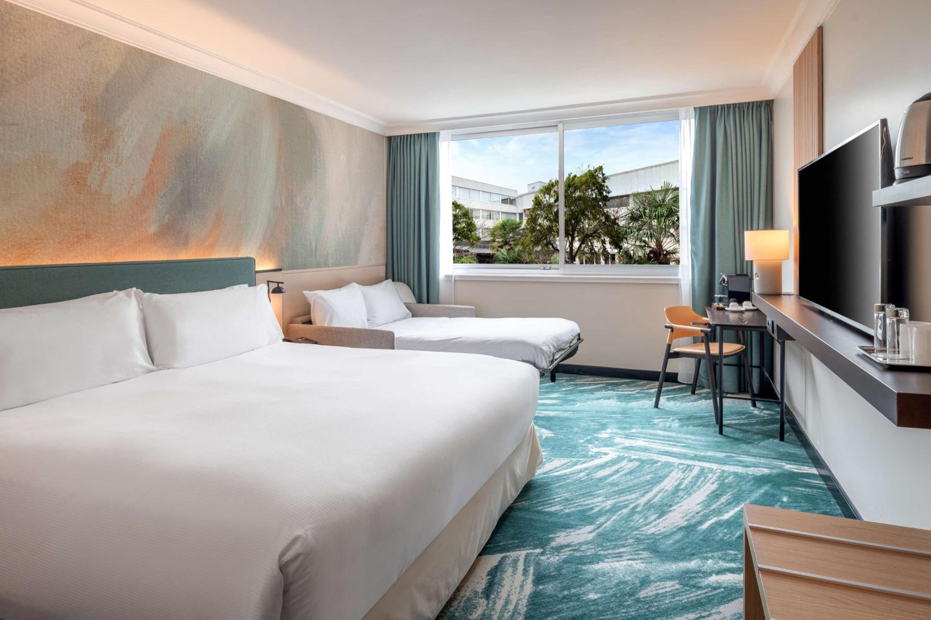 Deluxe King Room with Sofa Bed - Photo 6