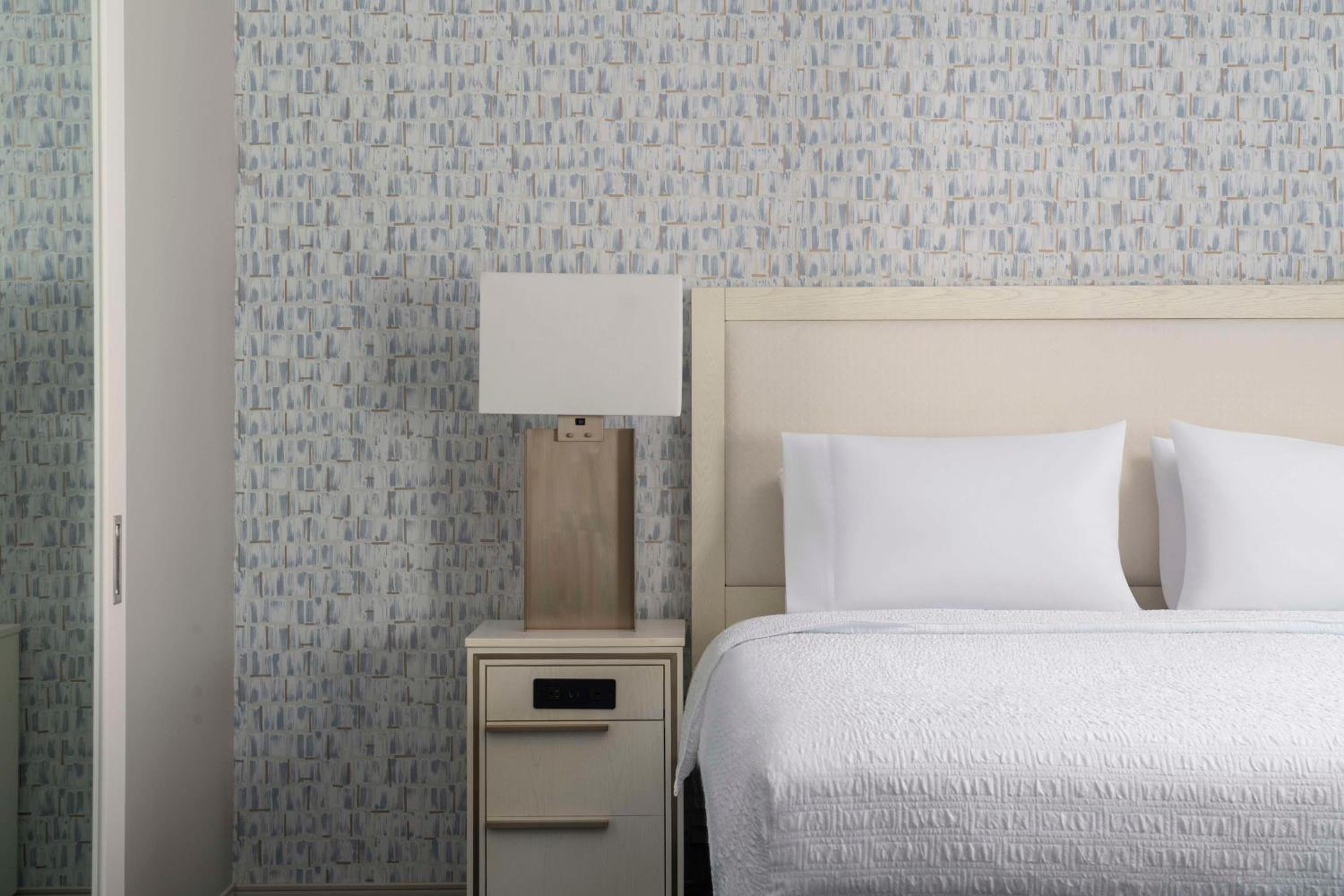 King Studio Suite - Photo 9