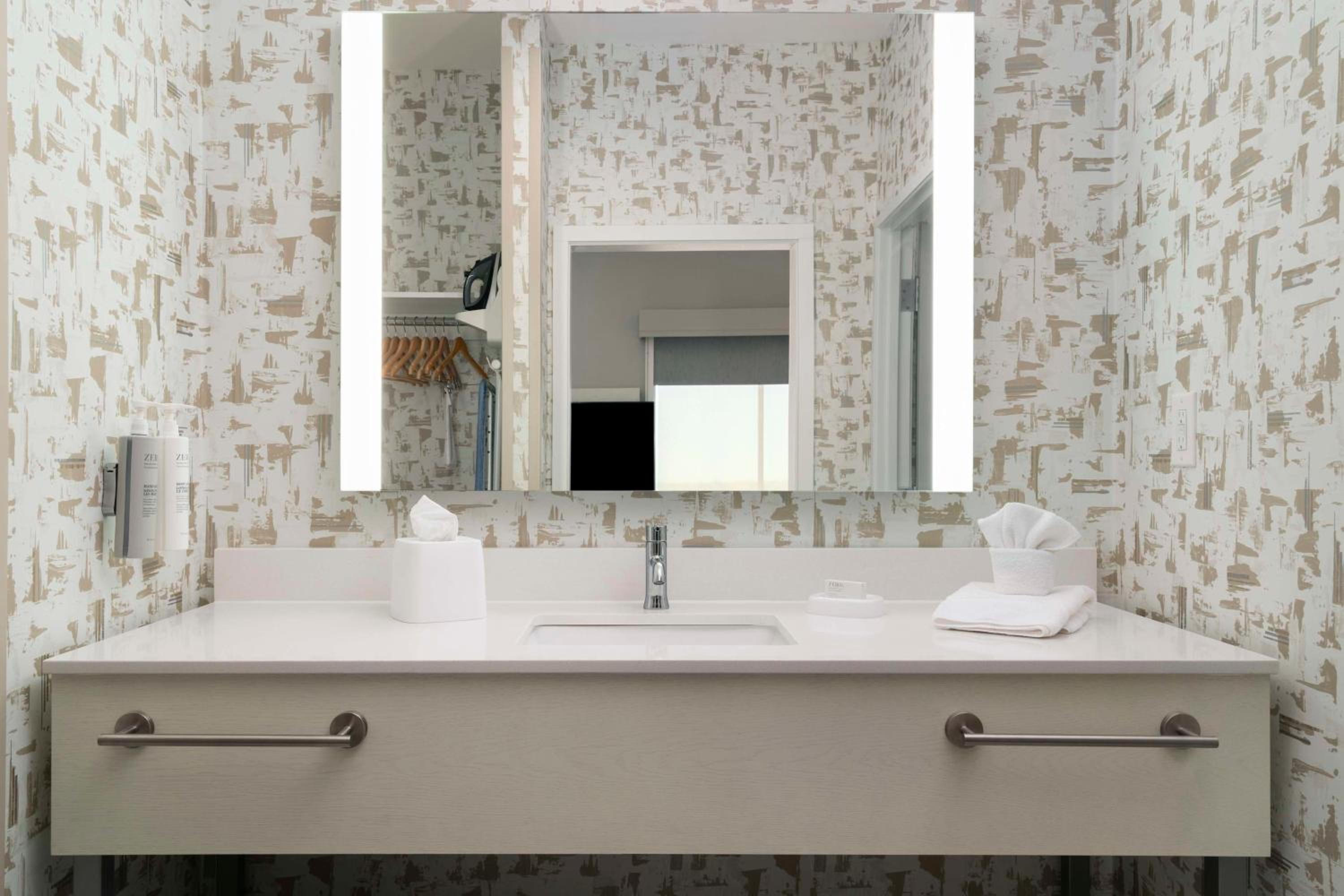 King Studio Suite - Photo 6