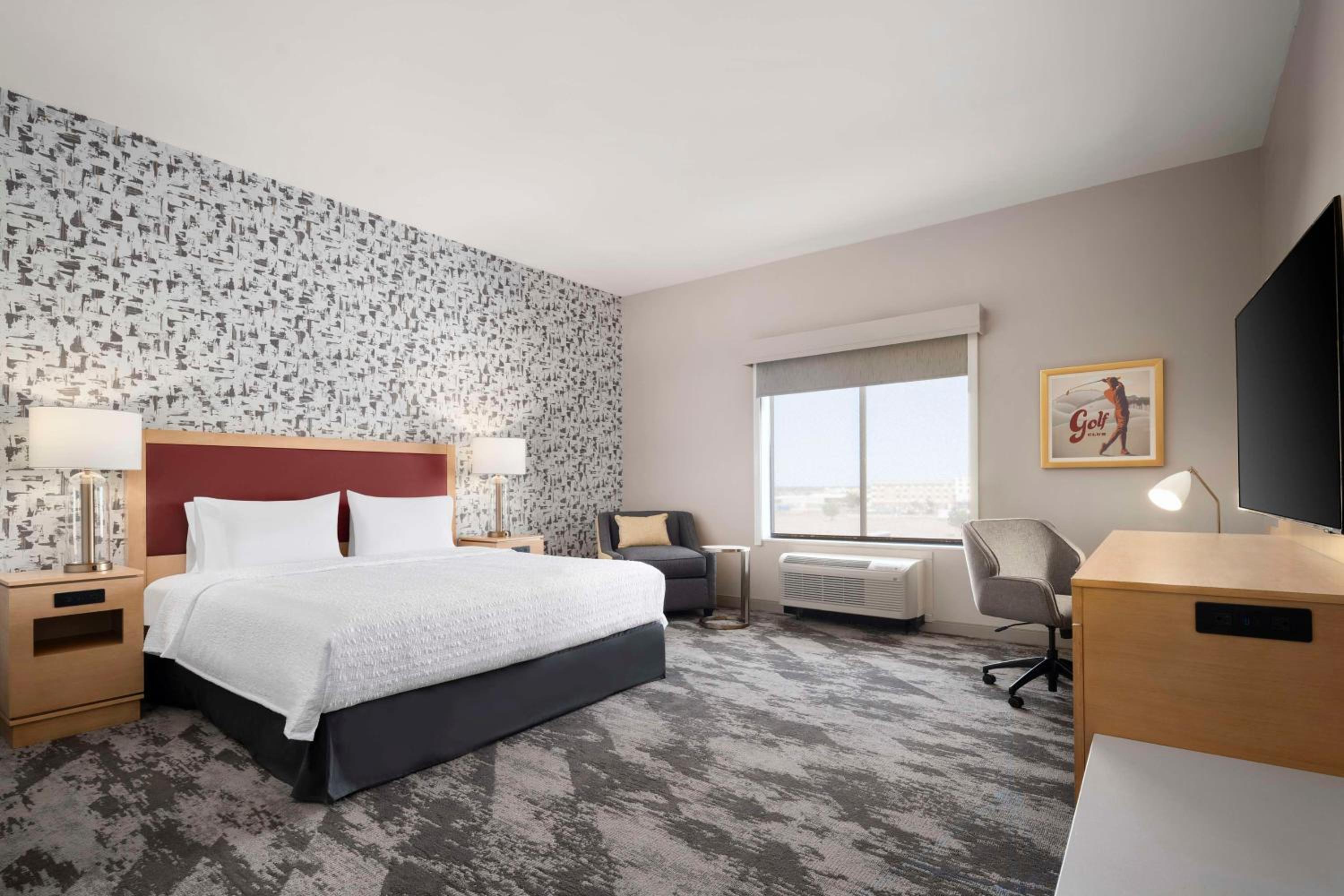 King Room with Tub - Mobility Access - Photo 3