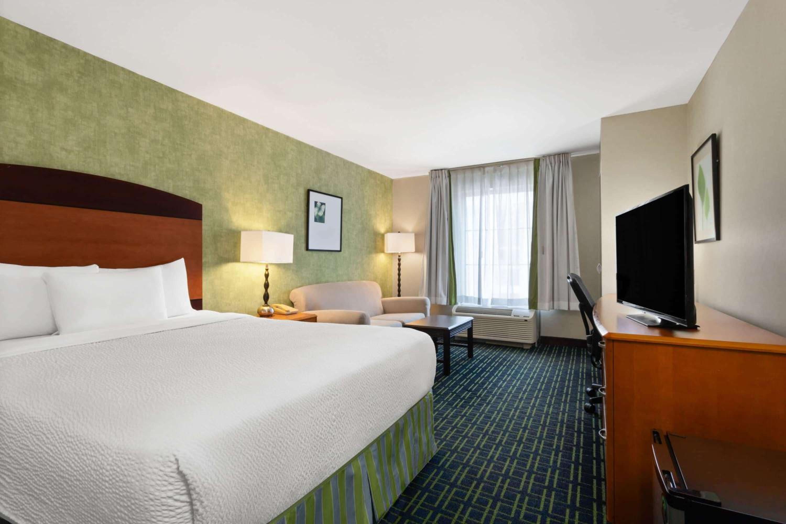 Queen Deluxe Room, Non-Smoking - Photo 1