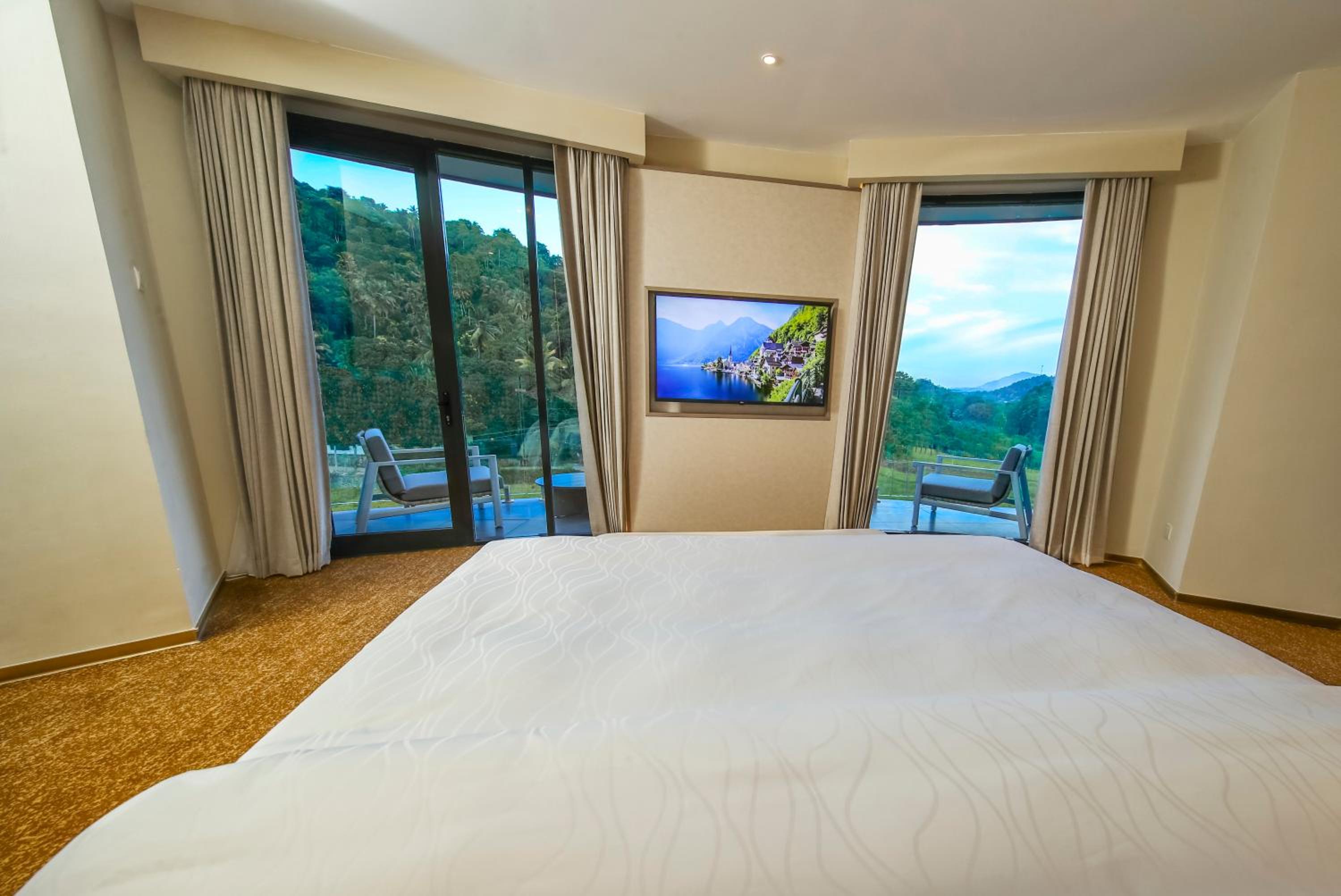  EXECUTIVE SUITE  WITH BALCONY photo 2