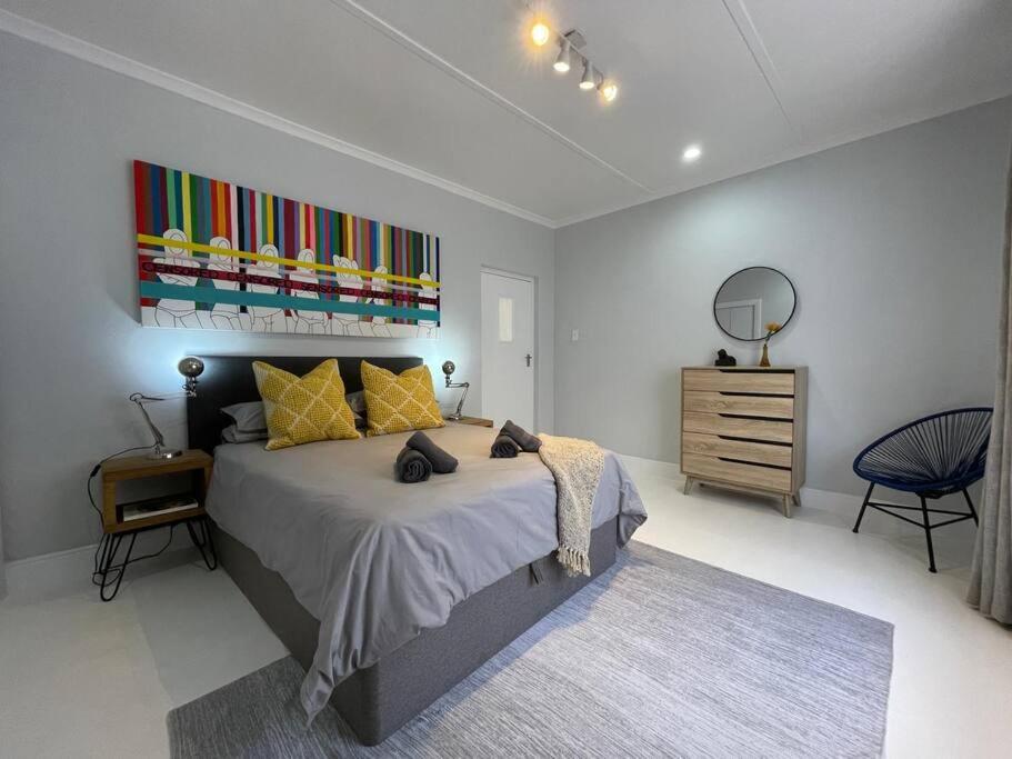 Three-Bedroom House photo 3