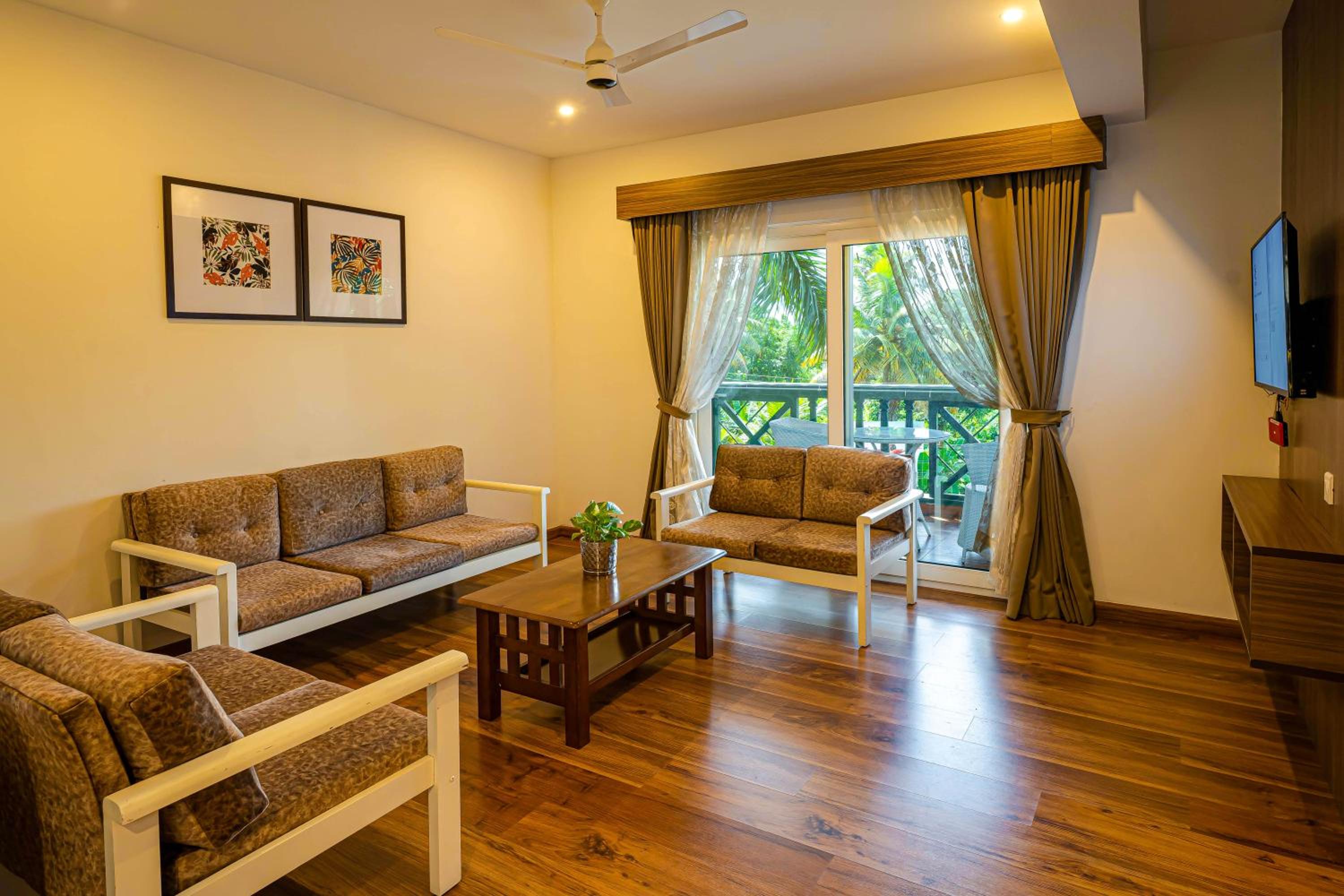 Suite with Balcony - Photo 3