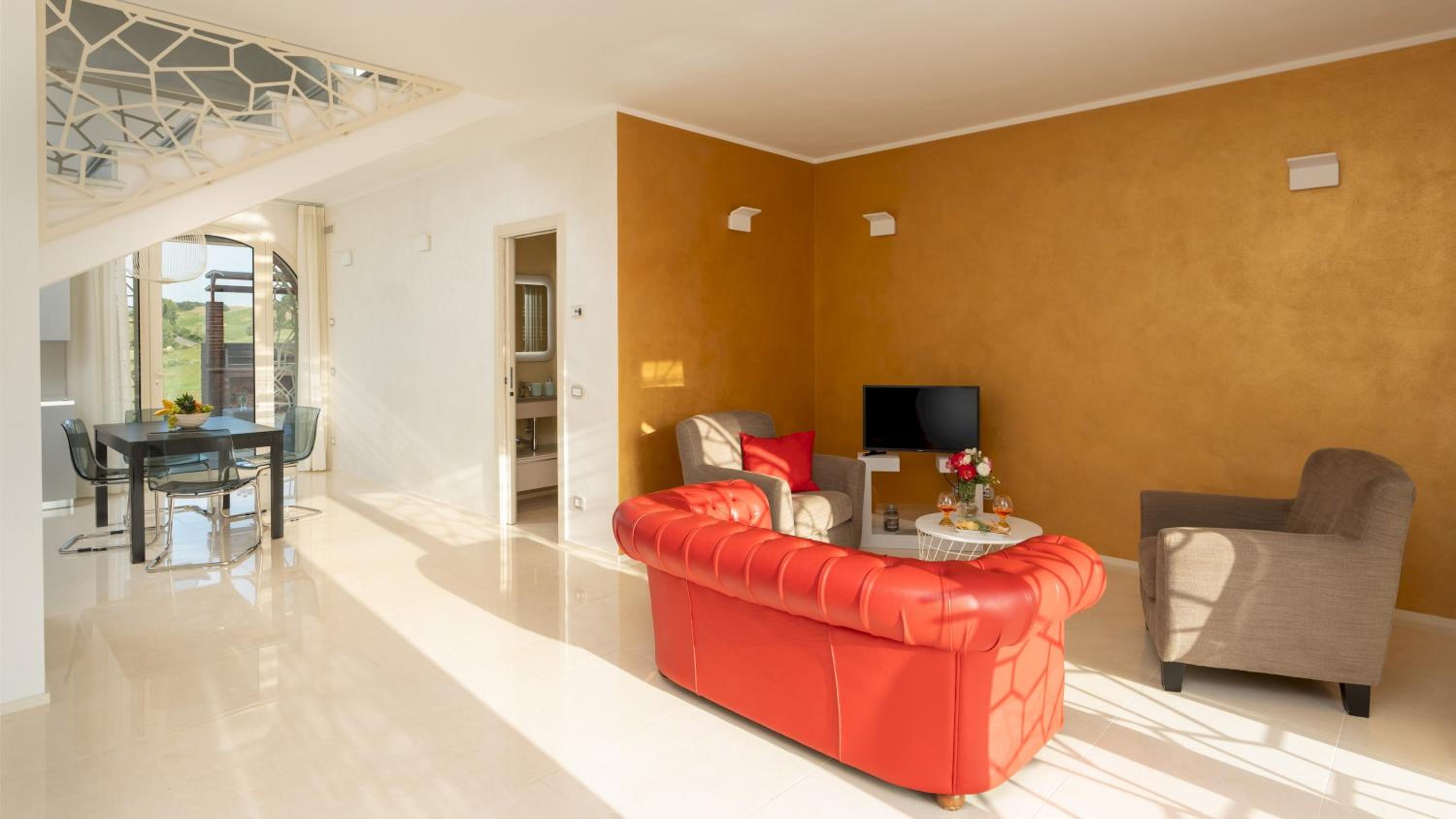Five-Bedroom Villa photo 1