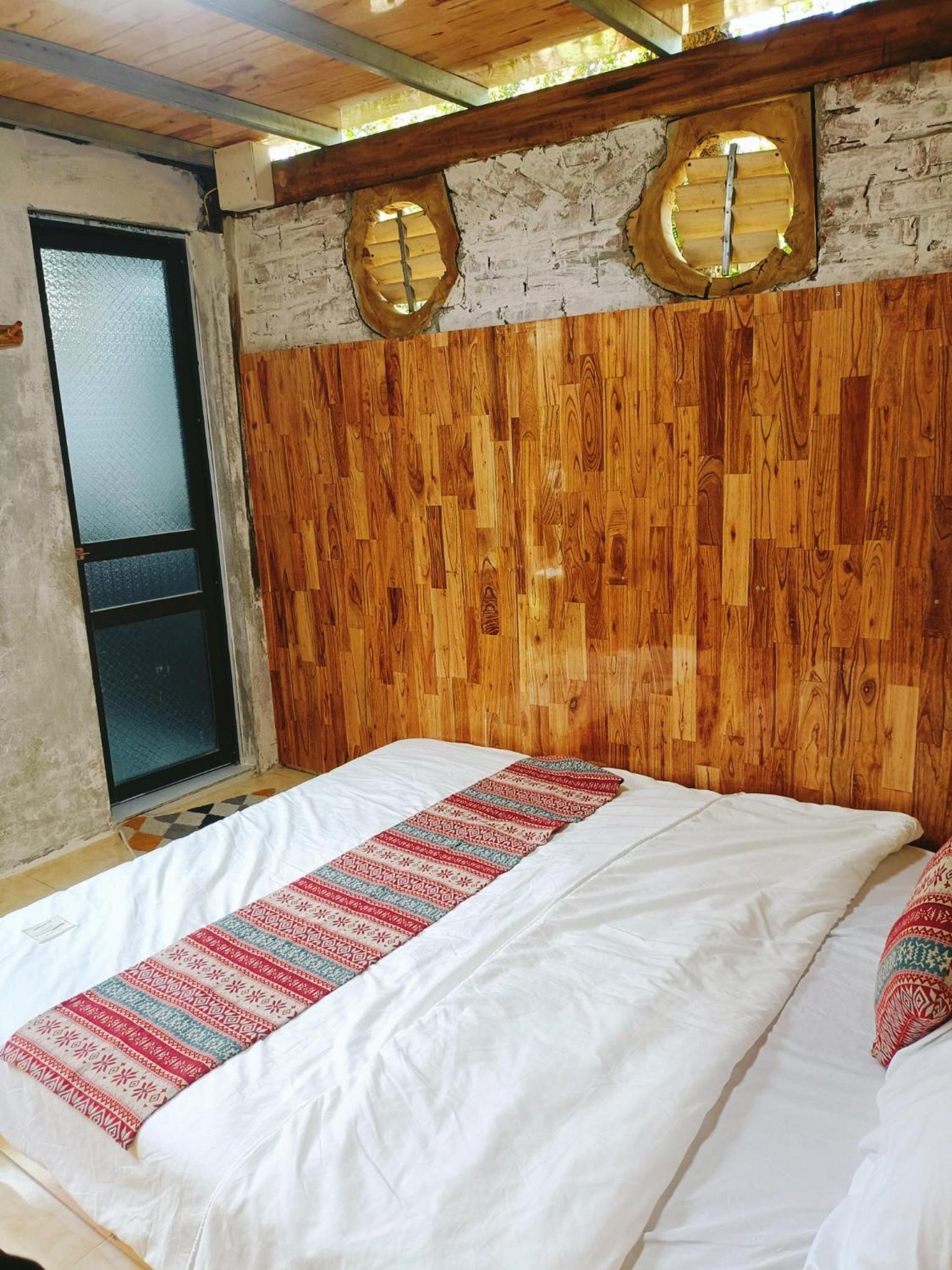 Standard King Room photo 3