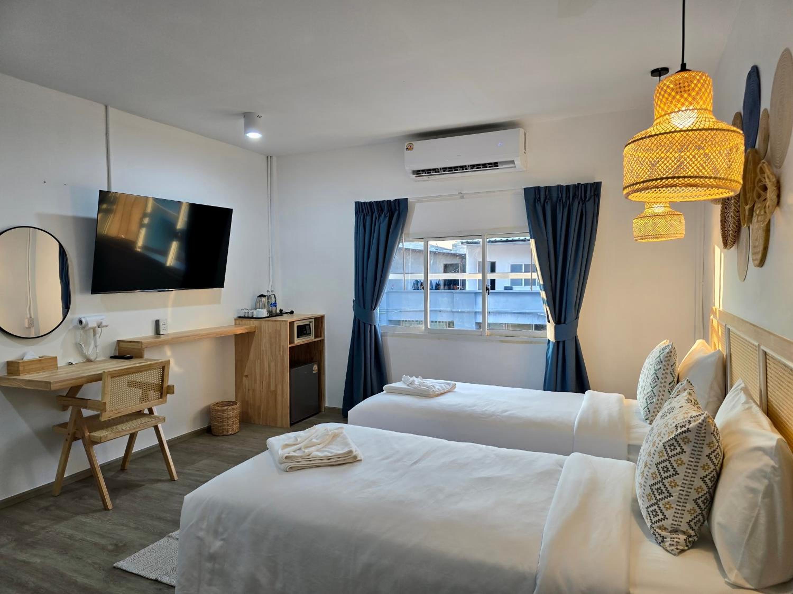 Premier Twin Room photo 3