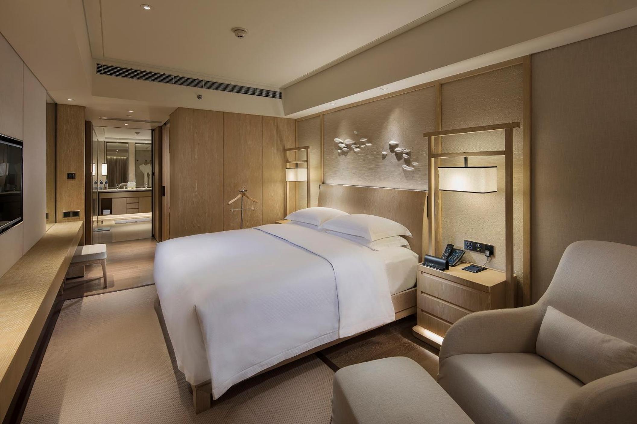 One-Bedroom King Apartment with Garden - Nanhai Wing thumbnail 5
