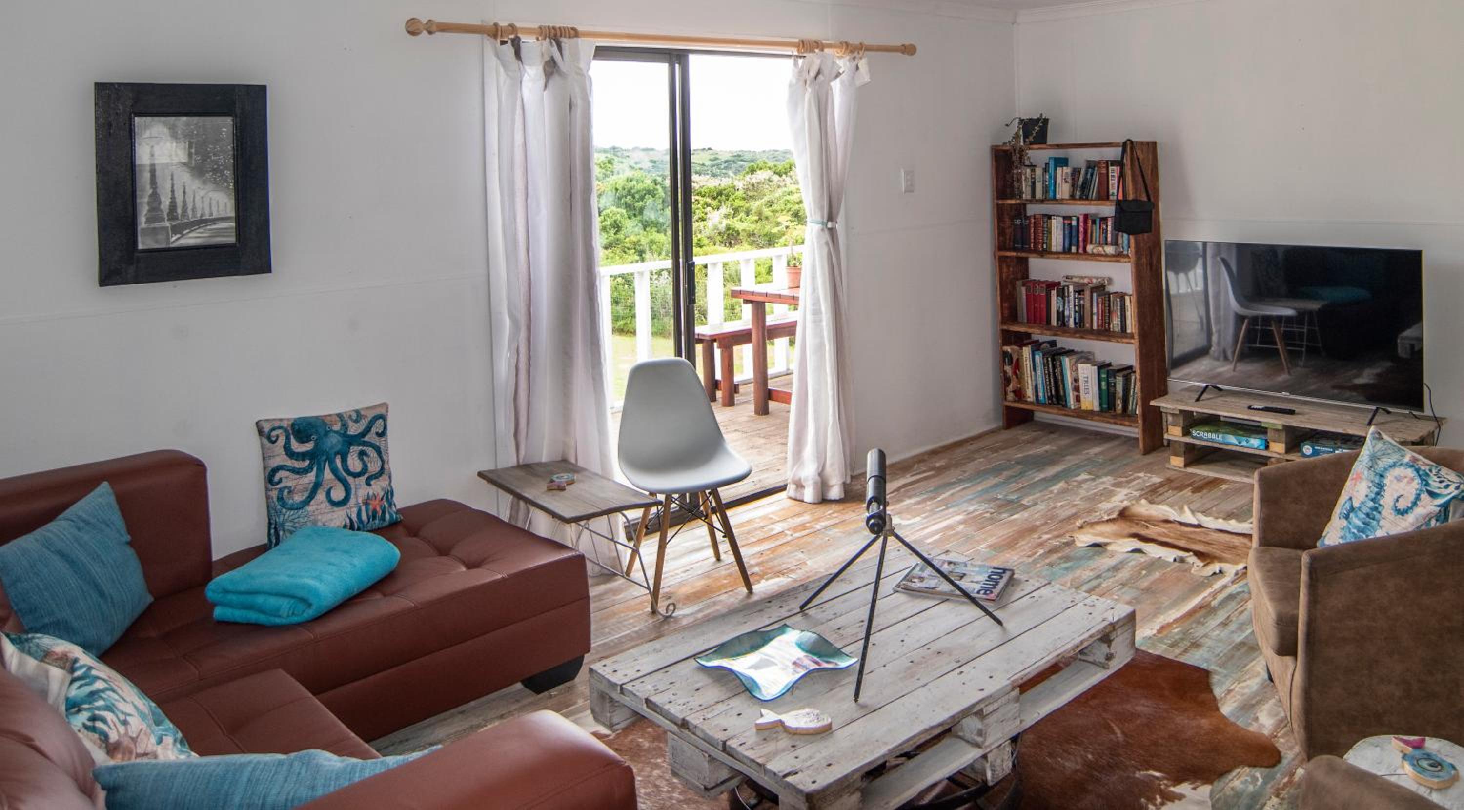 Three-Bedroom House - Photo 3