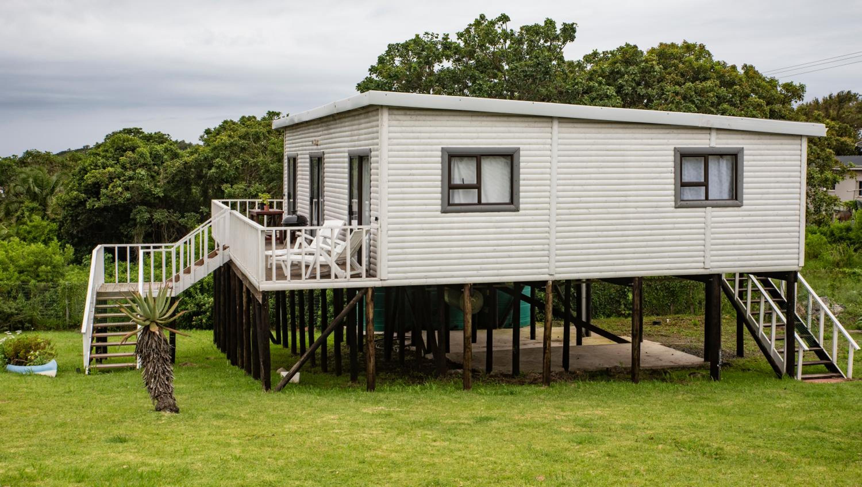 Three-Bedroom House - Photo 4