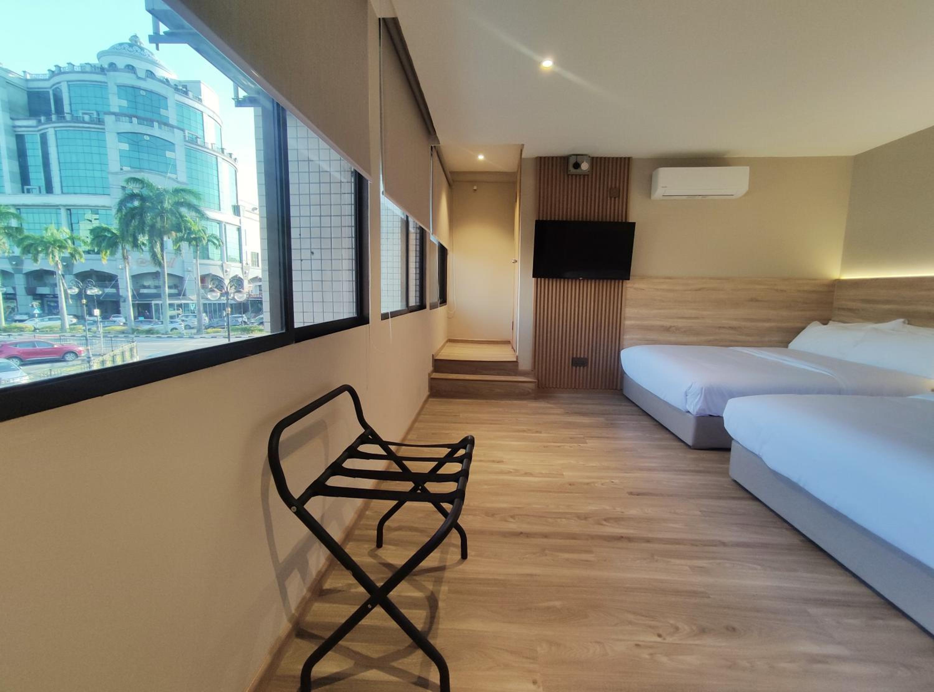 Deluxe Family Room photo 1