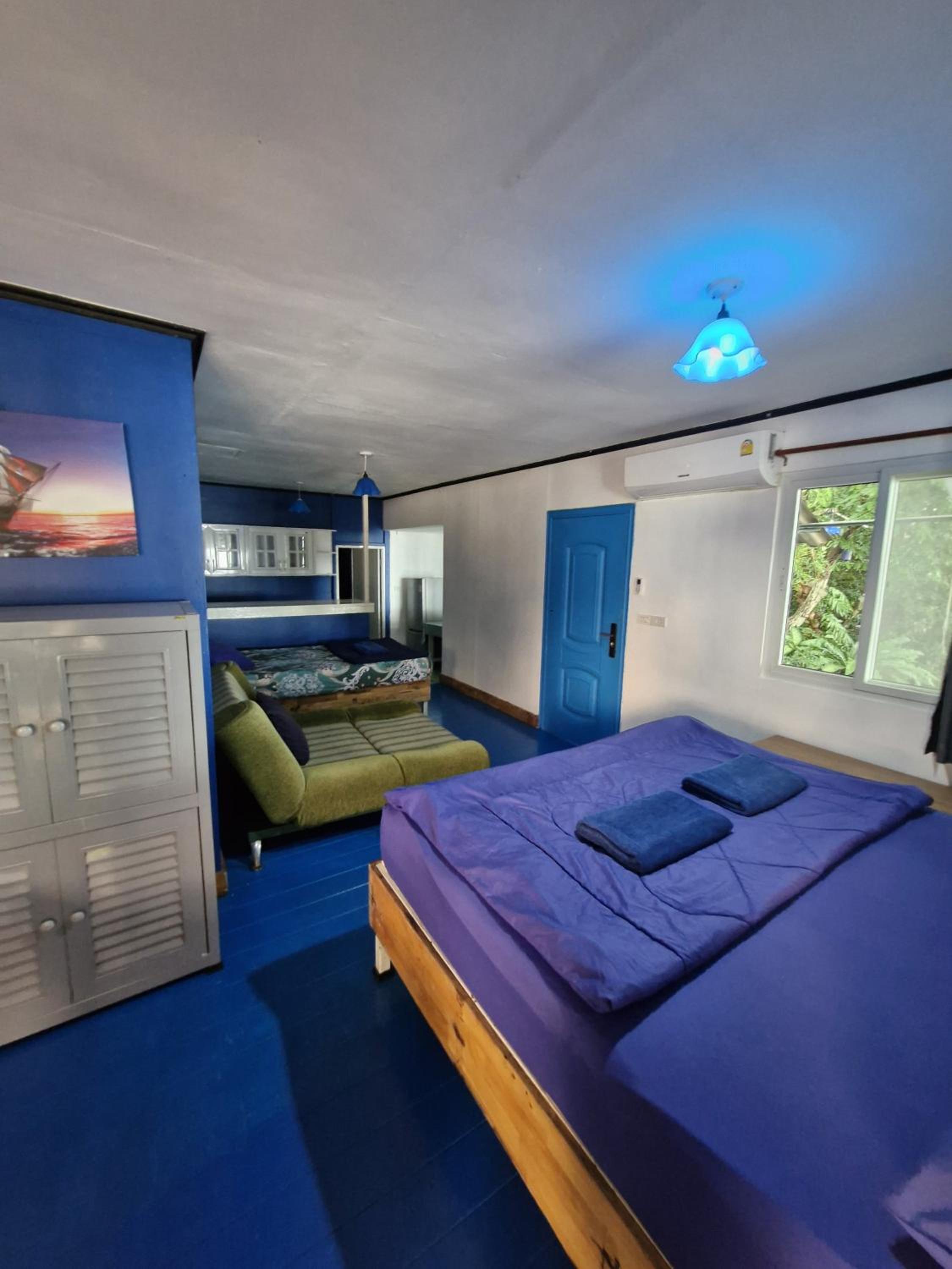  Family Room with Sea View - Photo 9