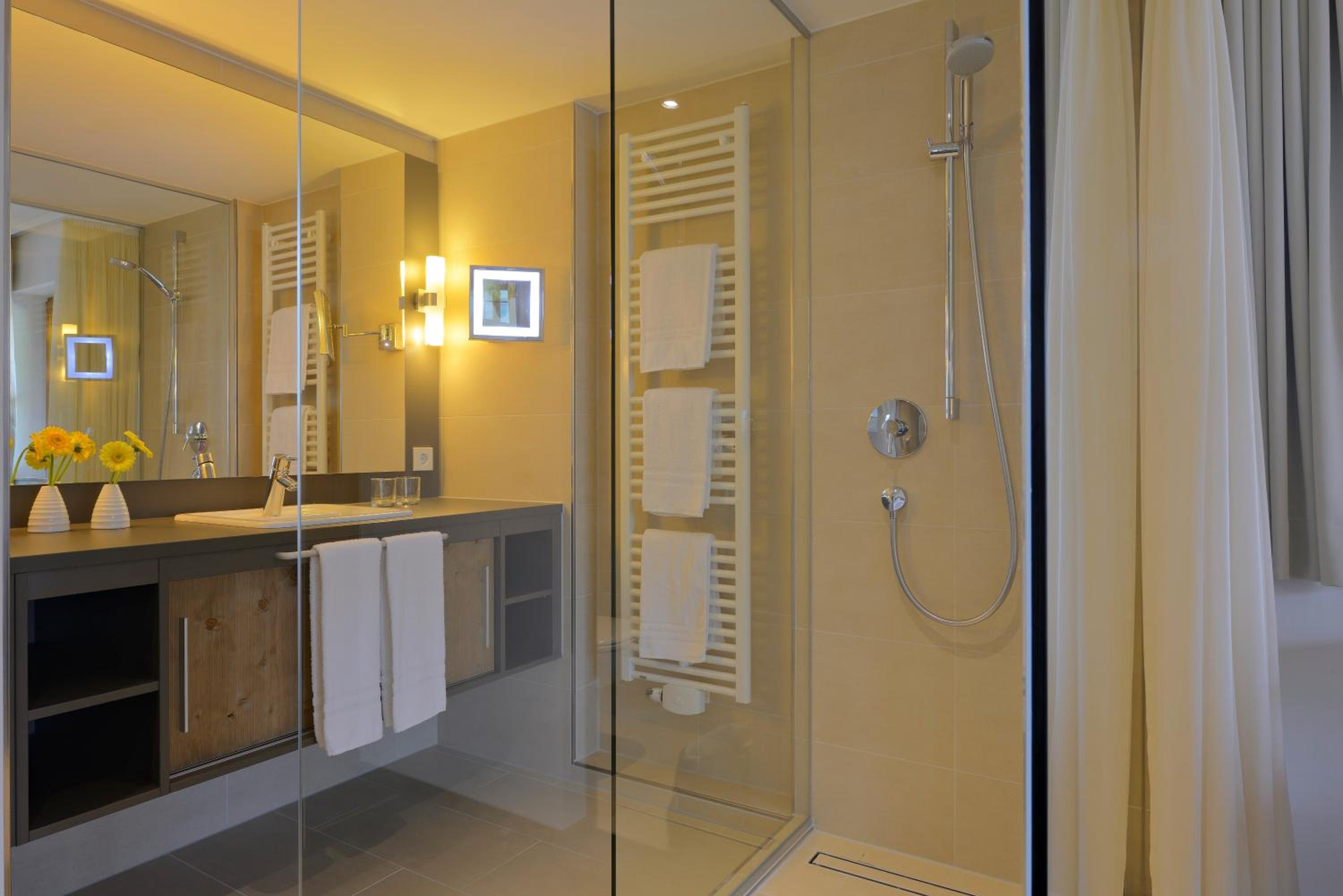 Superior Double Room with Lake View - Photo 2