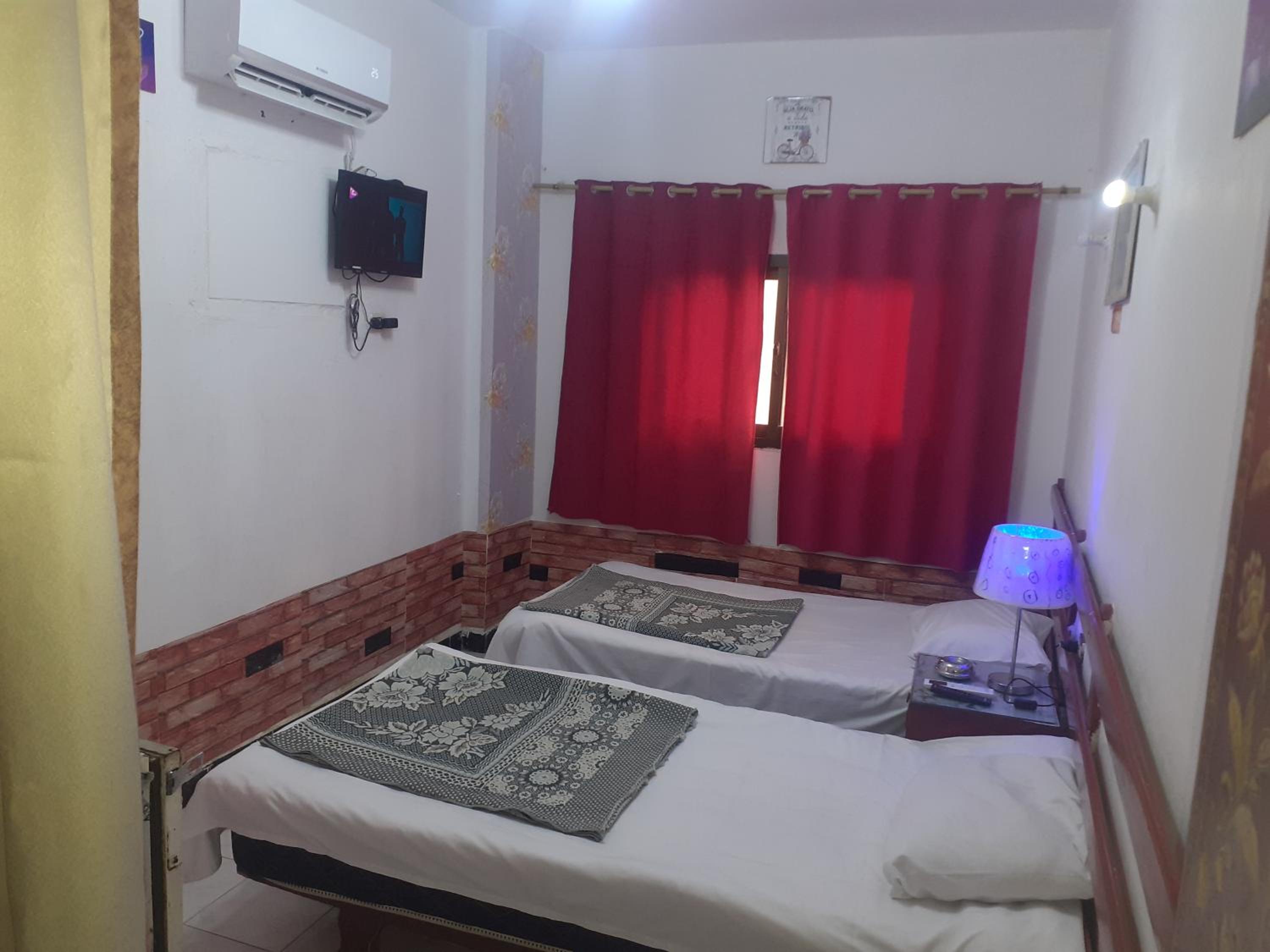 Double Room with Private Bathroom - Photo 5
