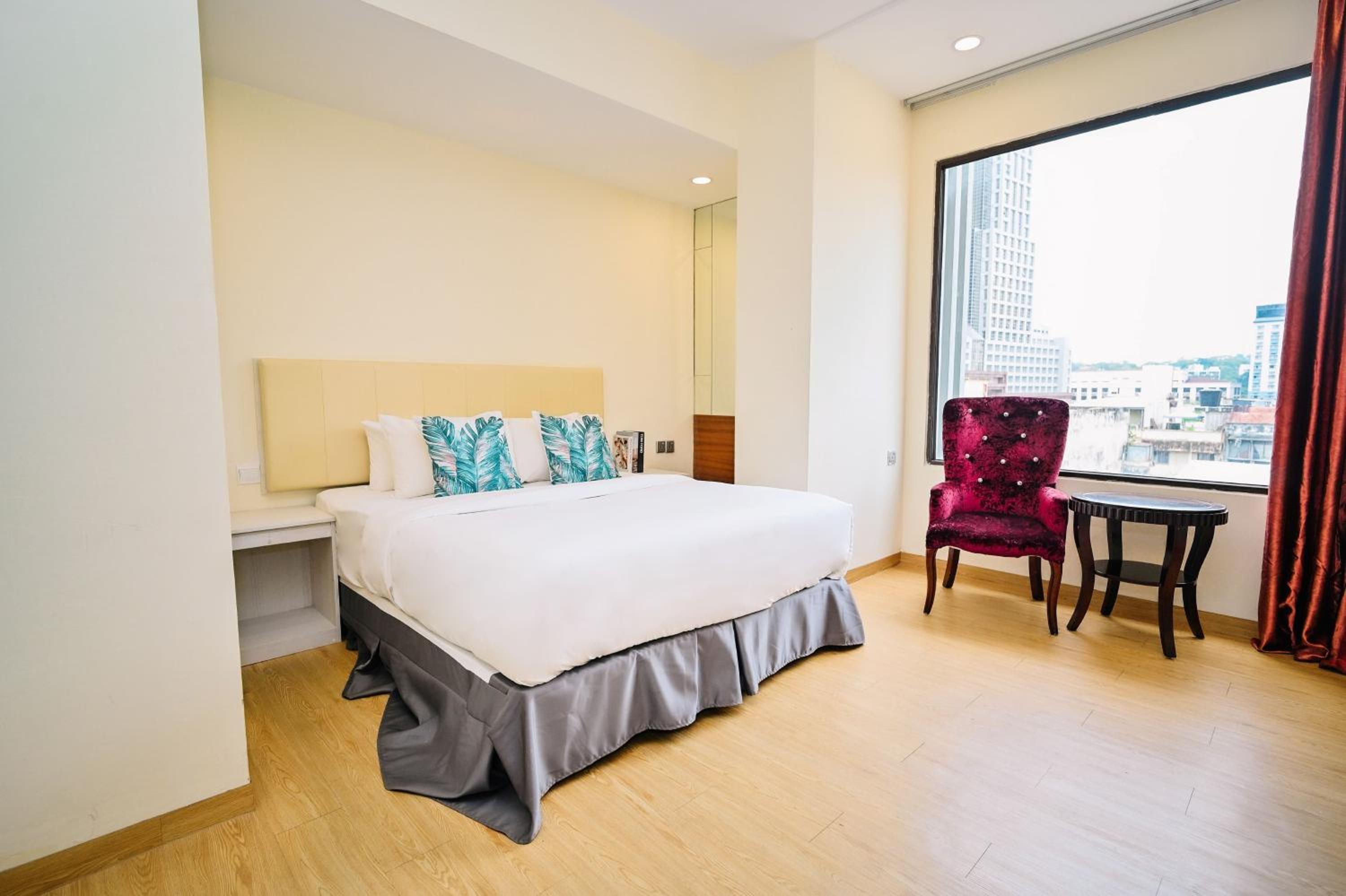 Deluxe Queen Bed, City View