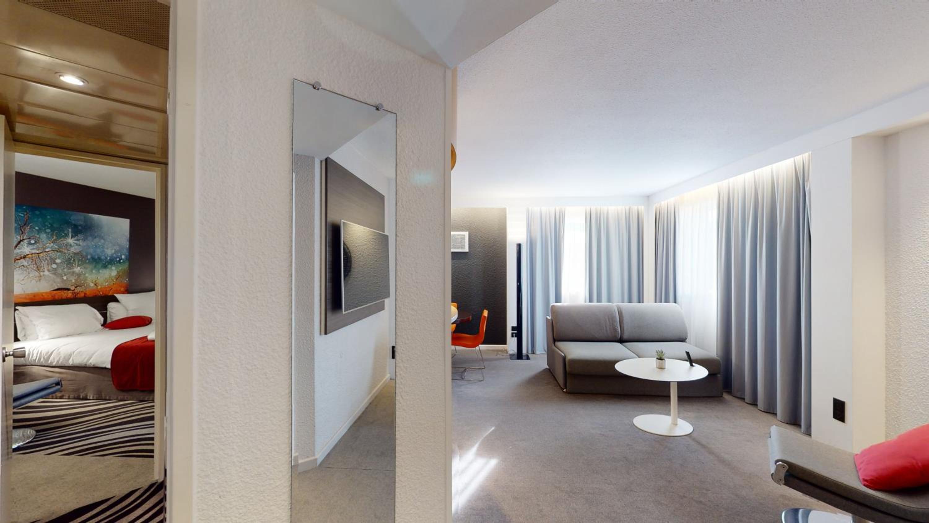 Suite with 1 Queen-Size Bed and Sofa Bed - Photo 10