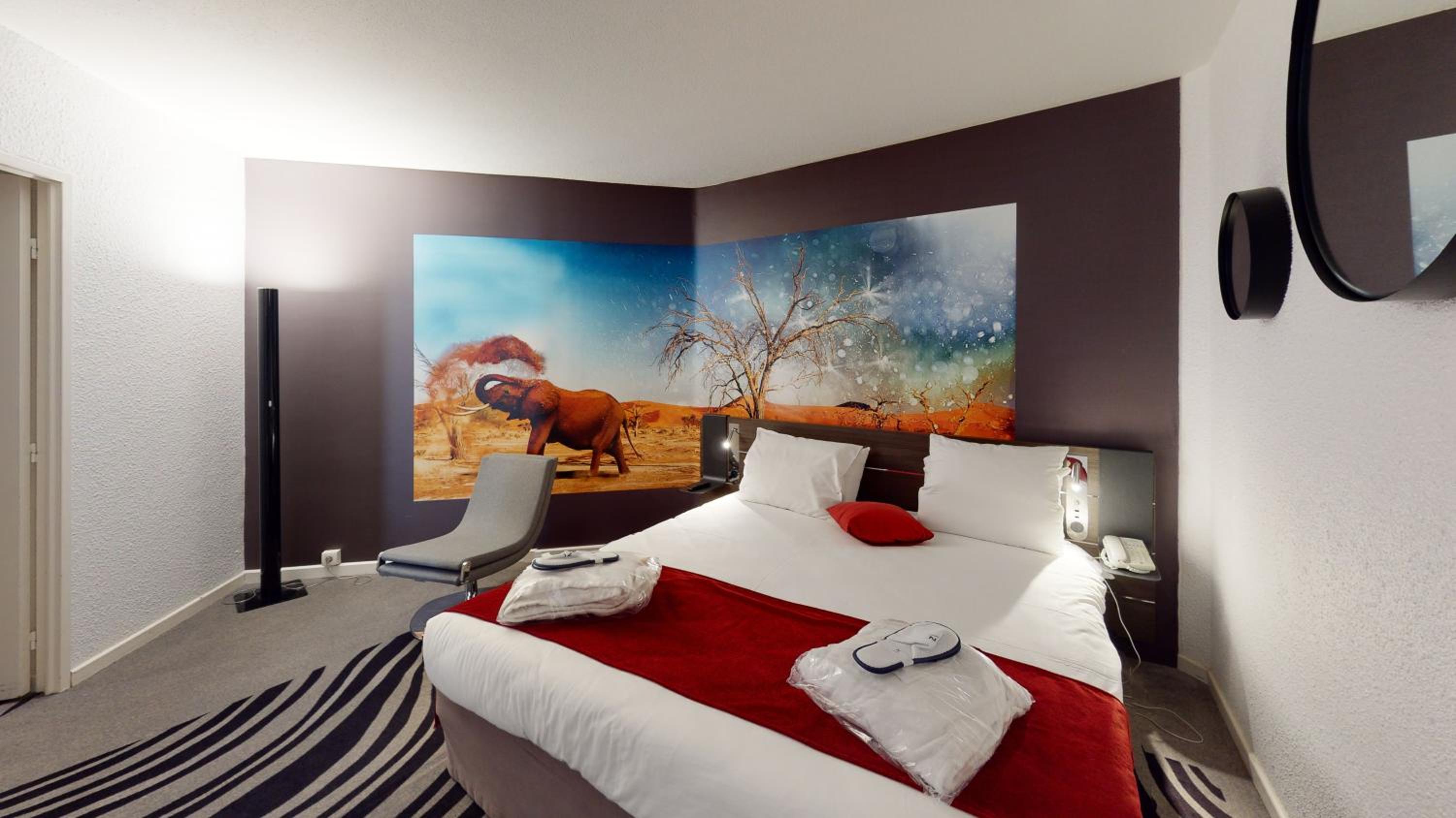 Suite with 1 Queen-Size Bed and Sofa Bed - Photo 5
