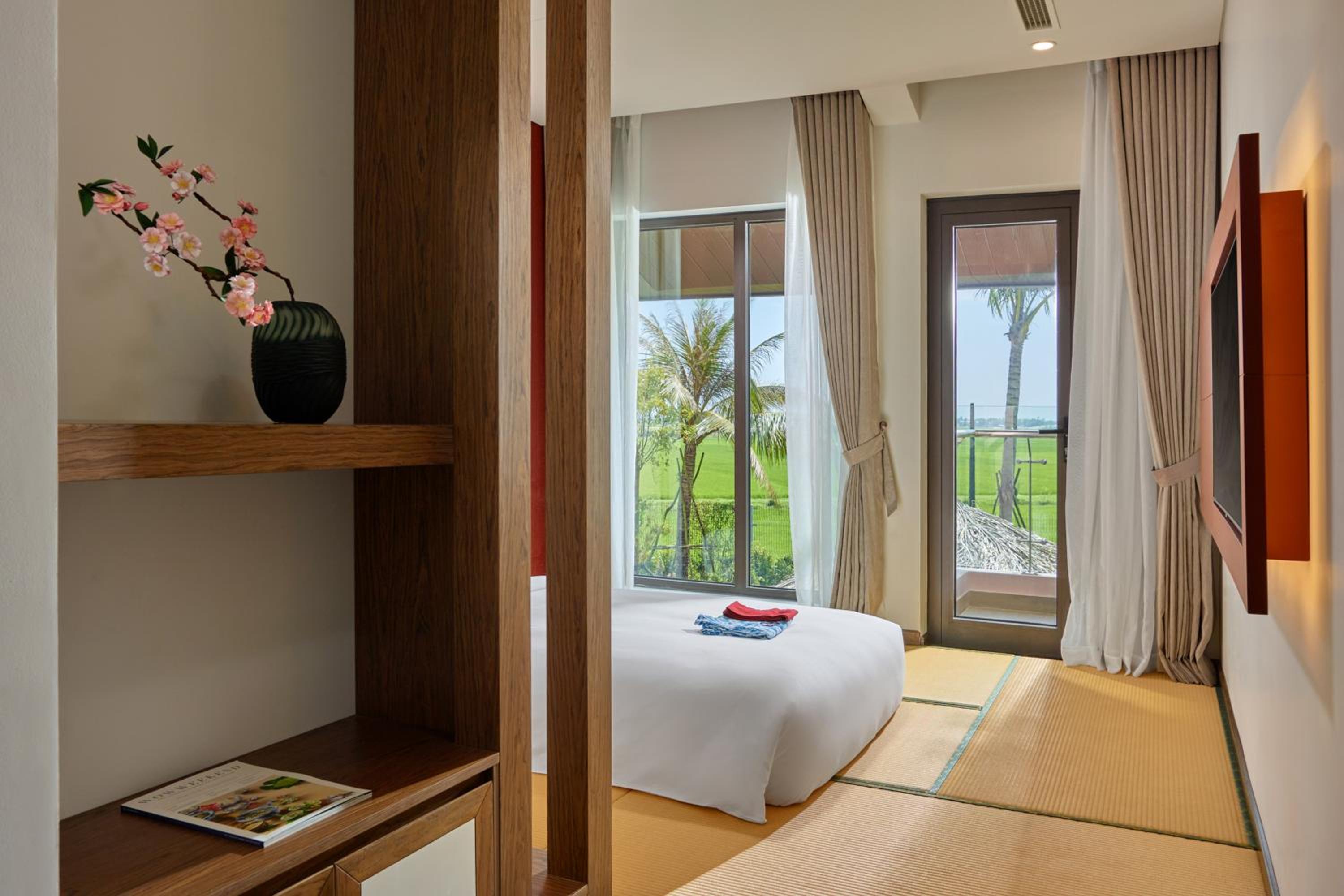 Family Villa with Private Onsen - Photo 2