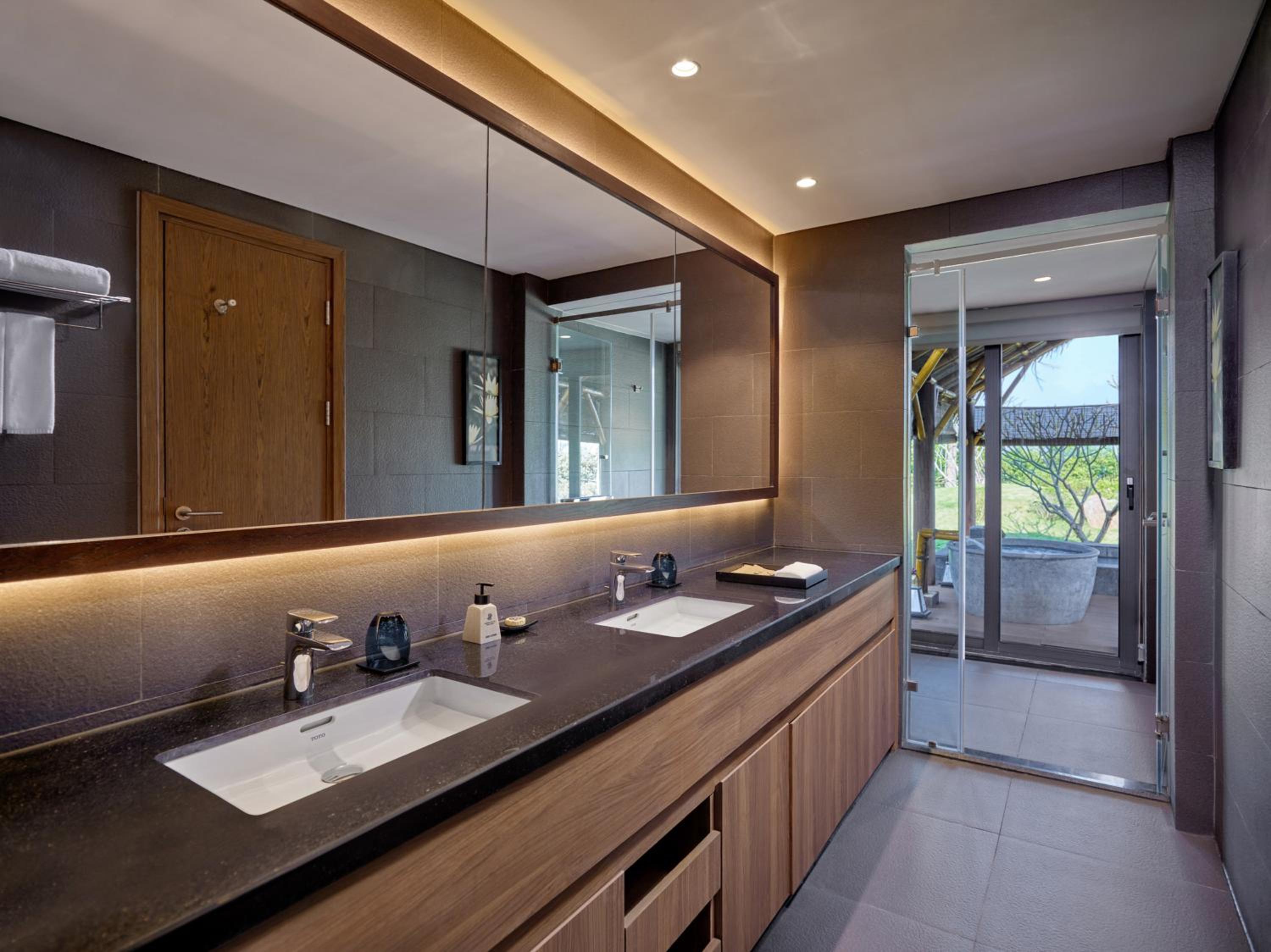 Grand Two Bedroom Villa with Private Onsen - Photo 8