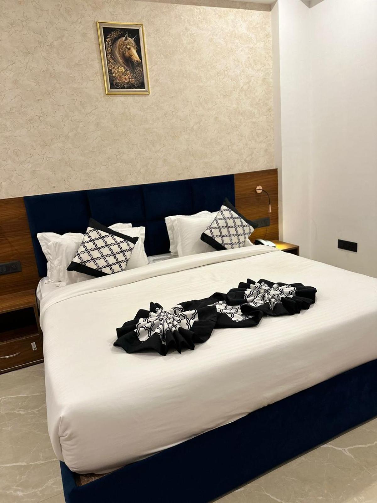 Deluxe Room (2 Adults + 1 Child) photo 2