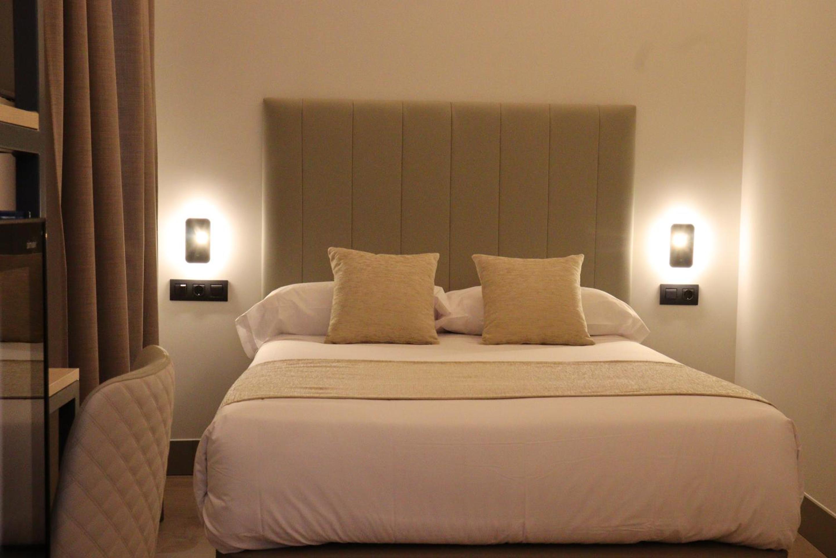 Double Room with Private Bathroom photo 2