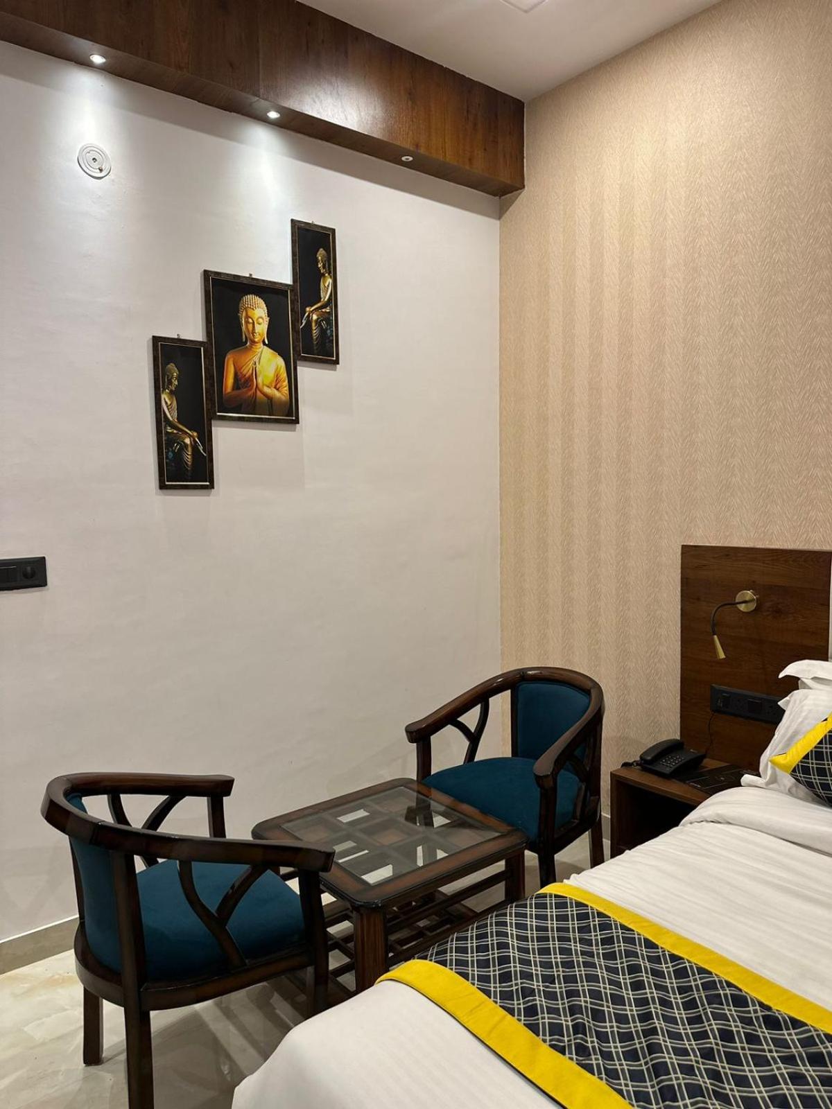 Deluxe Double Room - Photo 13