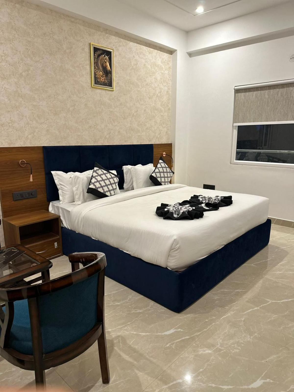 Deluxe Double Room - Photo 16