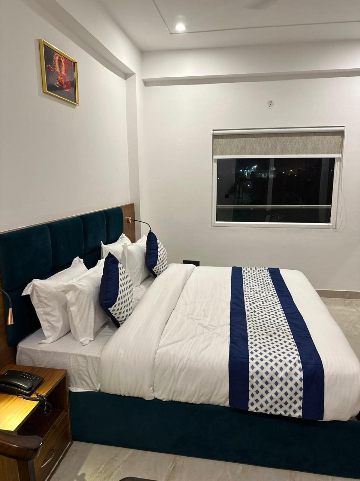 Deluxe Double Room - Photo 15