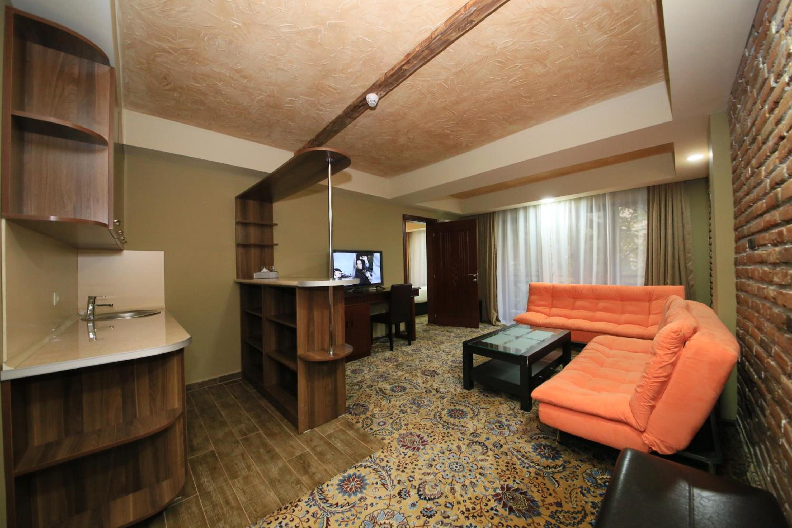Apartment photo 2