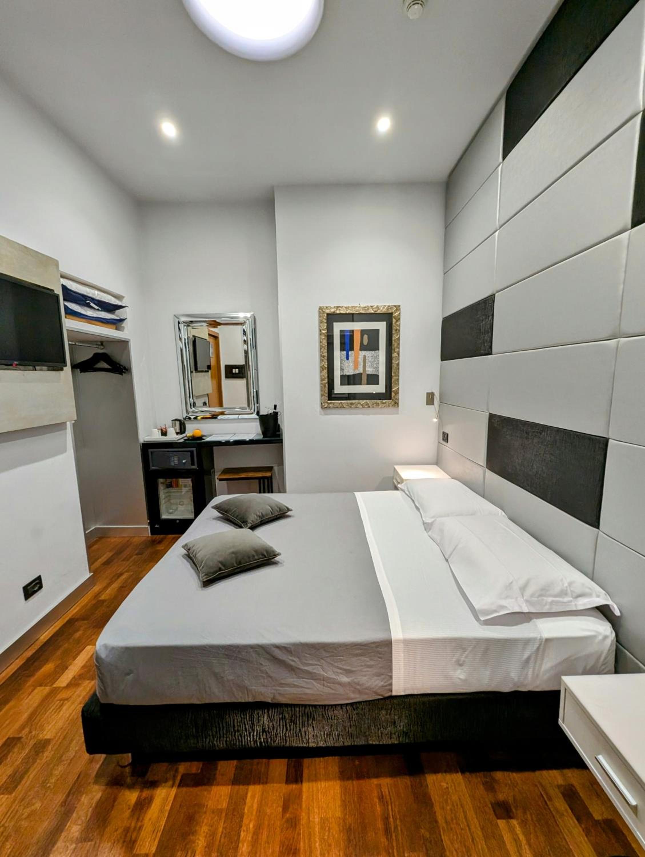 Deluxe Double or Twin Room with Spa Bath photo 3