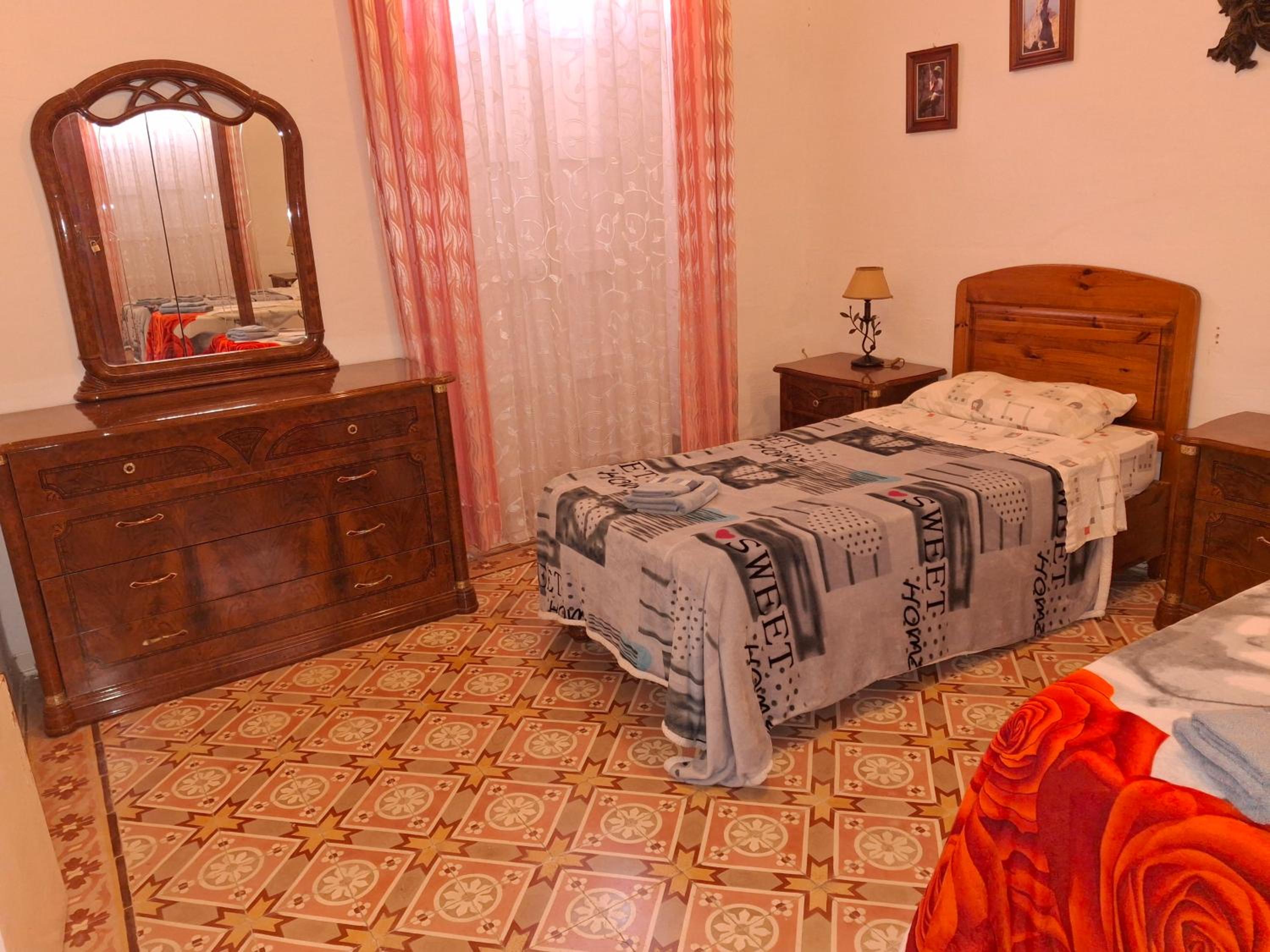 Large Twin Room photo 1