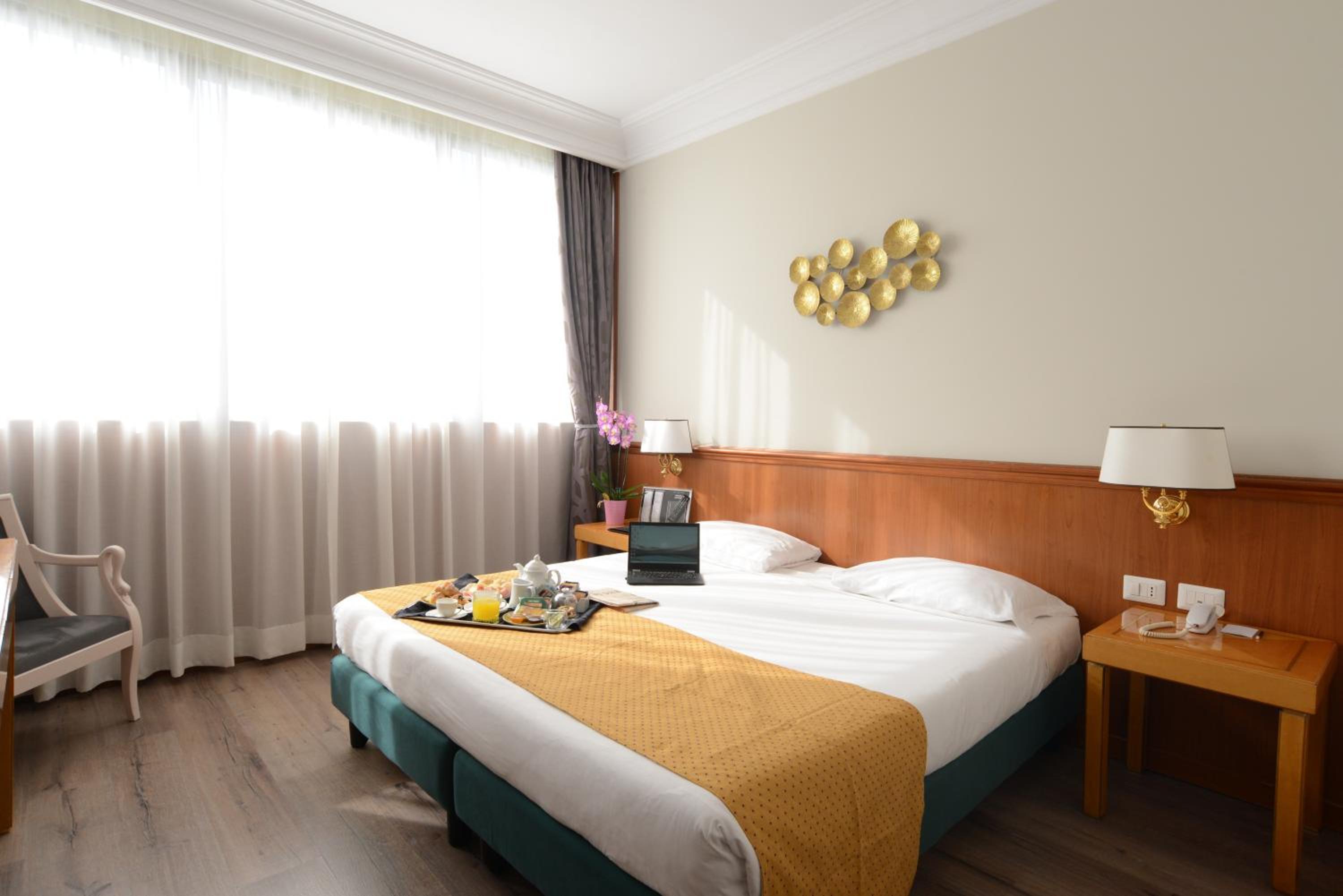 Standard Double or Twin Room - Photo 7