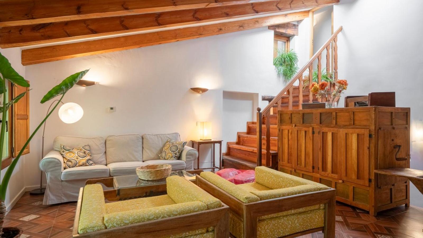 Seven-Bedroom House photo 2